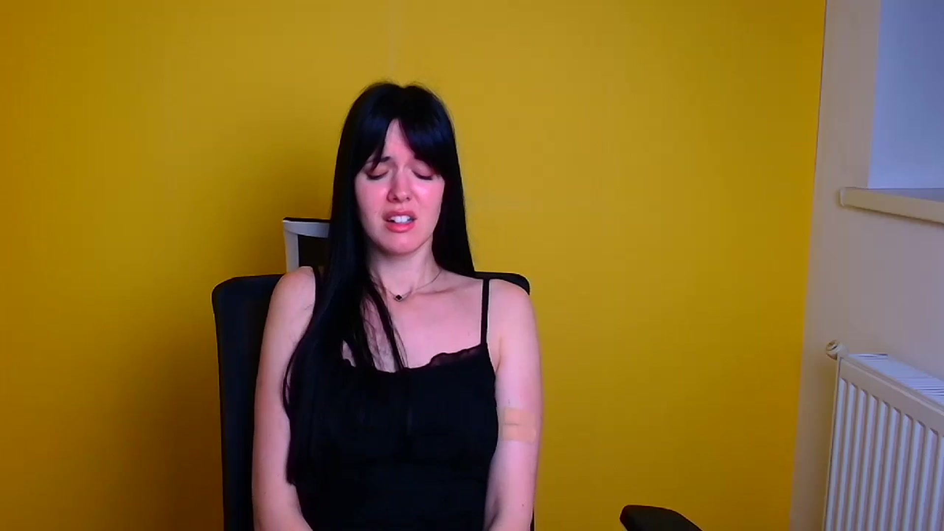 Gallery image thumbnail from Black_Red's myfreecams stream on, 05/03/2024, 14:02 image 14 of 20