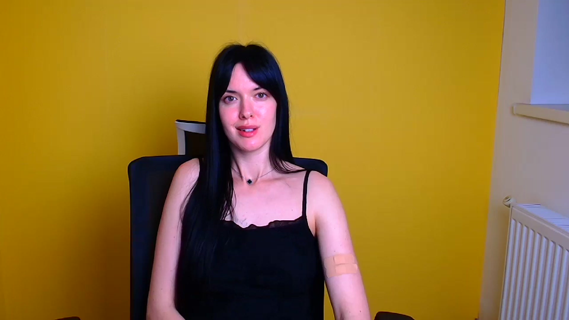Gallery image thumbnail from Black_Red's myfreecams stream on, 05/03/2024, 15:19 image 19 of 20