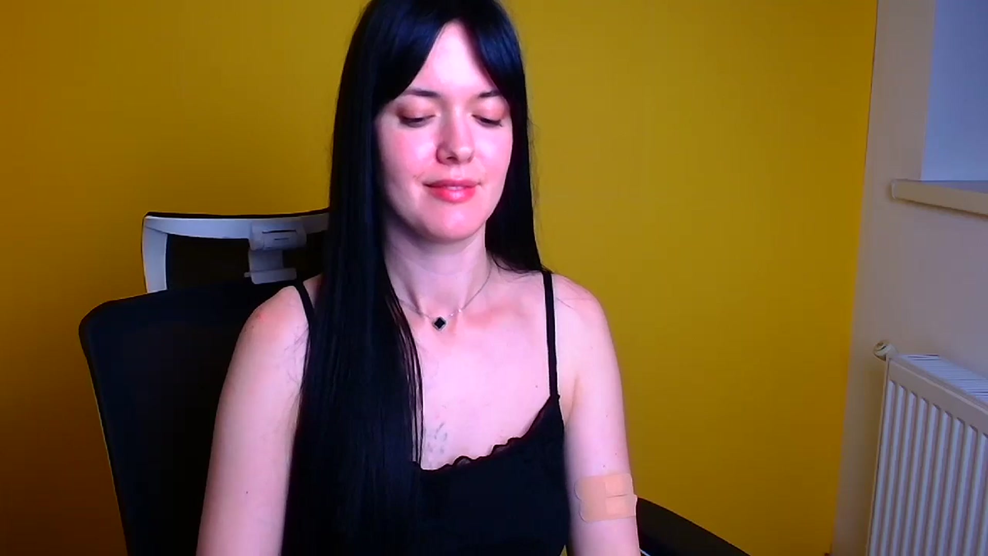 Gallery image thumbnail from Black_Red's myfreecams stream on, 05/03/2024, 15:19 image 18 of 20