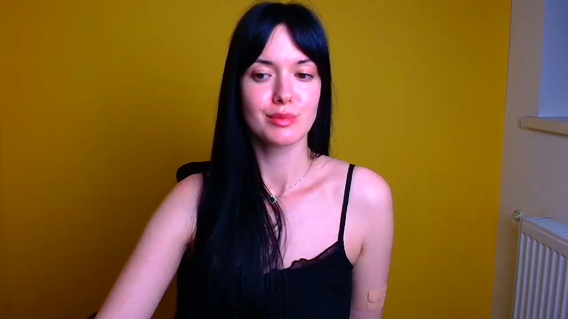 Gallery image thumbnail from Black_Red's myfreecams stream on, 05/03/2024, 15:19 image 10 of 20