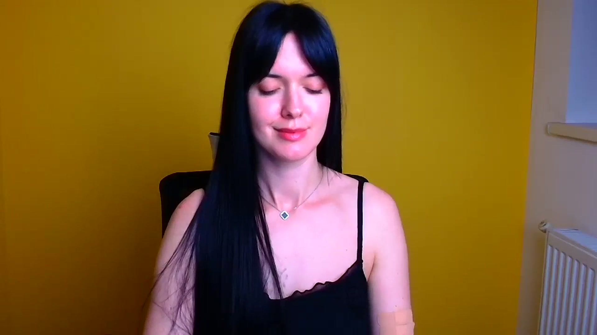 Gallery image thumbnail from Black_Red's myfreecams stream on, 05/03/2024, 15:19 image 2 of 20