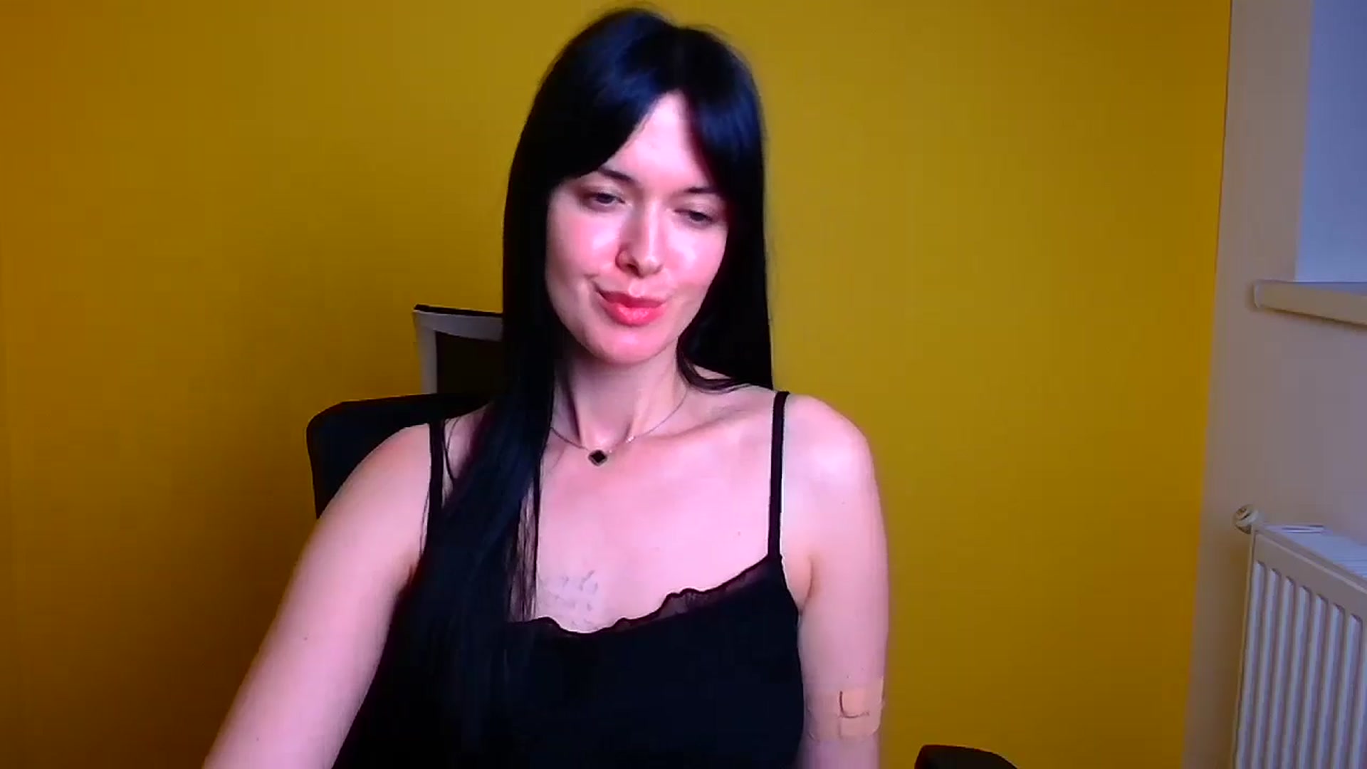 Gallery image thumbnail from Black_Red's myfreecams stream on, 05/03/2024, 15:19 image 6 of 20