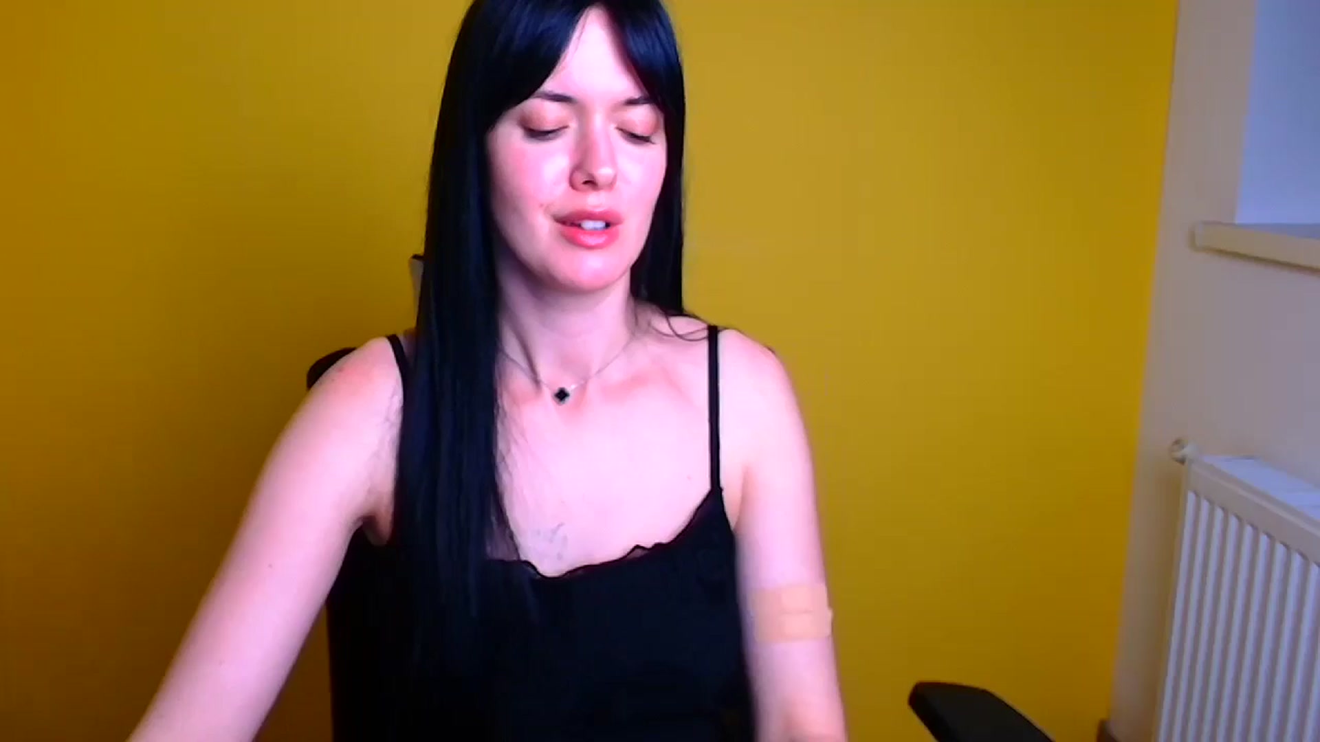 Gallery image thumbnail from Black_Red's myfreecams stream on, 05/03/2024, 15:19 image 14 of 20