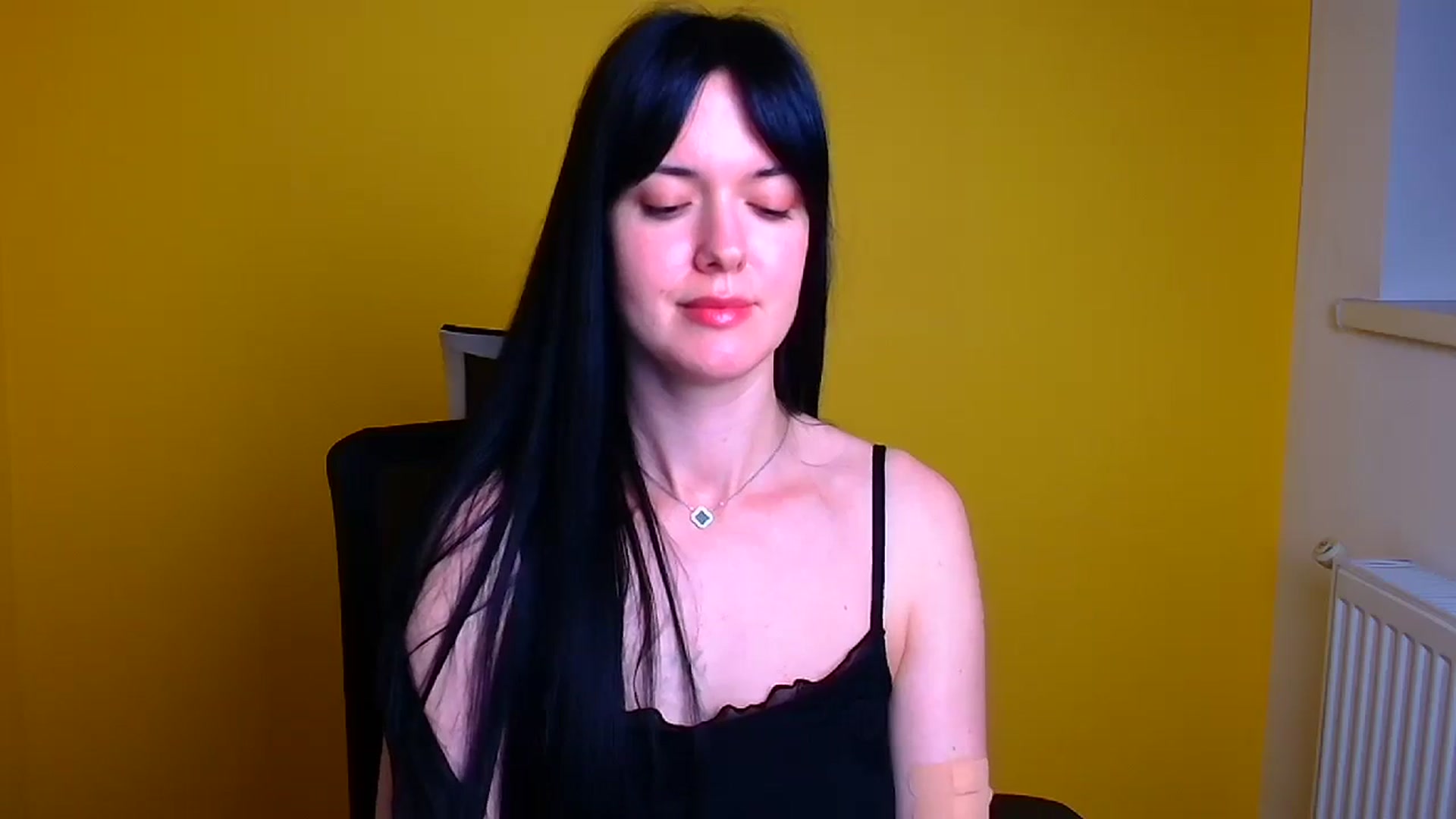 Gallery image thumbnail from Black_Red's myfreecams stream on, 05/03/2024, 15:19 image 7 of 20