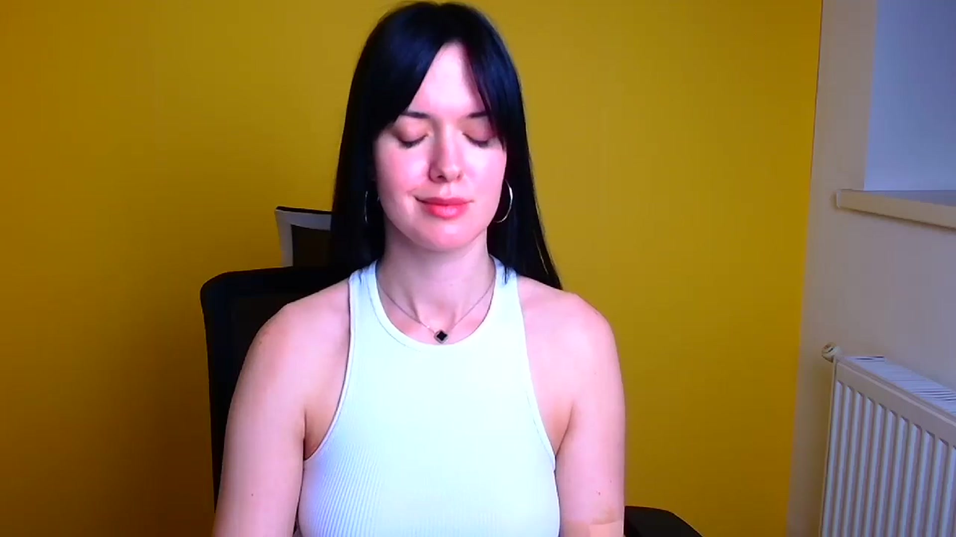 Gallery image thumbnail from Black_Red's myfreecams stream on, 05/05/2024, 10:22 image 15 of 20
