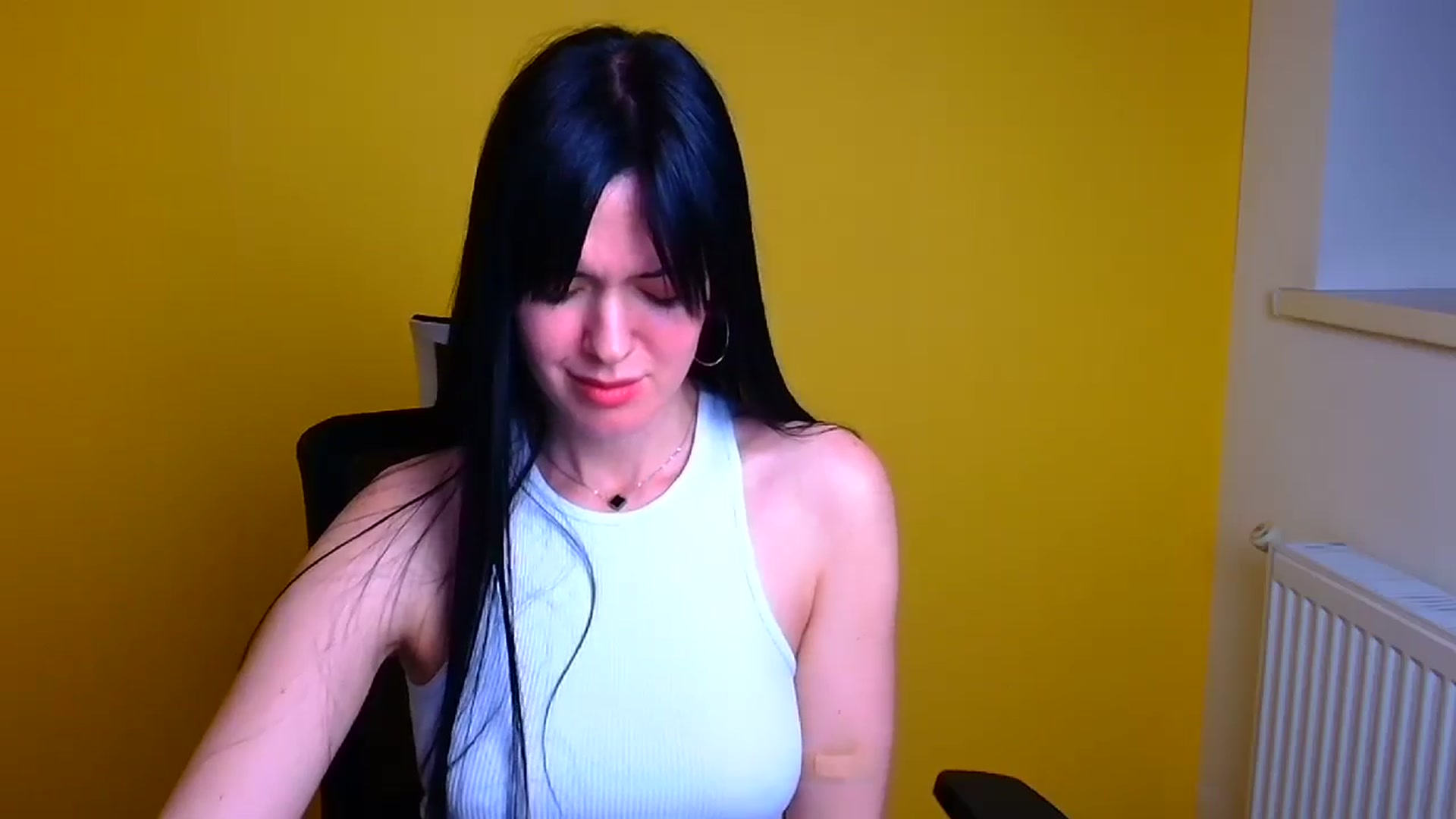 Gallery image thumbnail from Black_Red's myfreecams stream on, 05/05/2024, 10:22 image 17 of 20