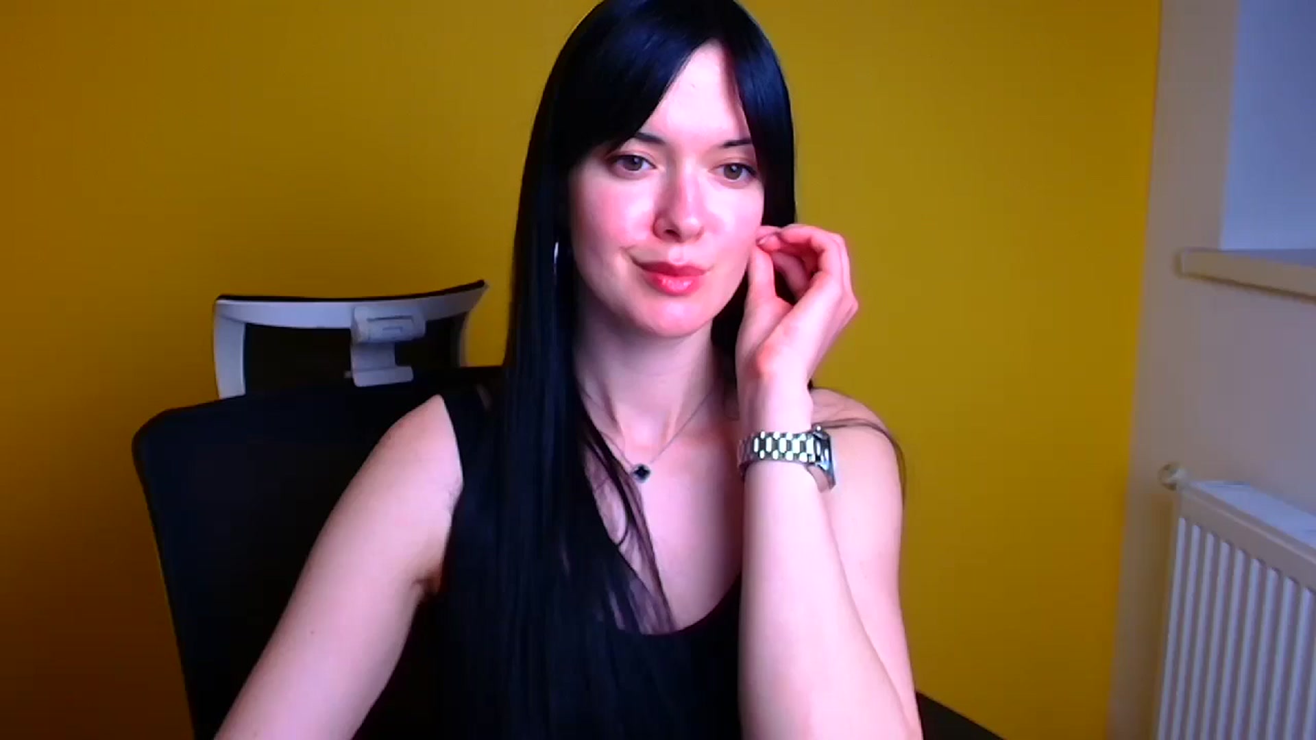 Gallery image thumbnail from Black_Red's myfreecams stream on, 05/09/2024, 12:47 image 1 of 20