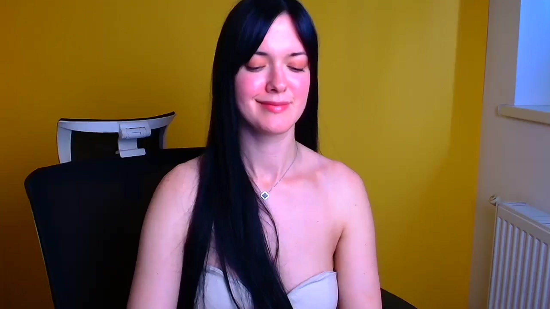 Gallery image thumbnail from Black_Red's myfreecams stream on, 05/10/2024, 11:55 image 14 of 20