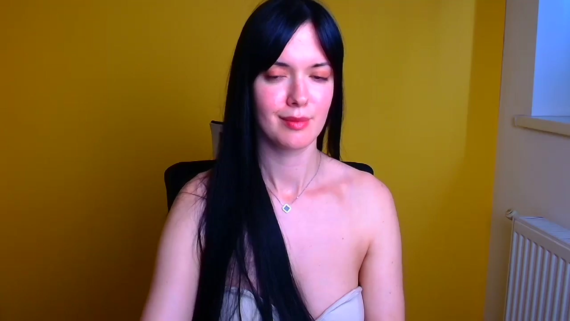 Gallery image thumbnail from Black_Red's myfreecams stream on, 05/10/2024, 13:01 image 10 of 20
