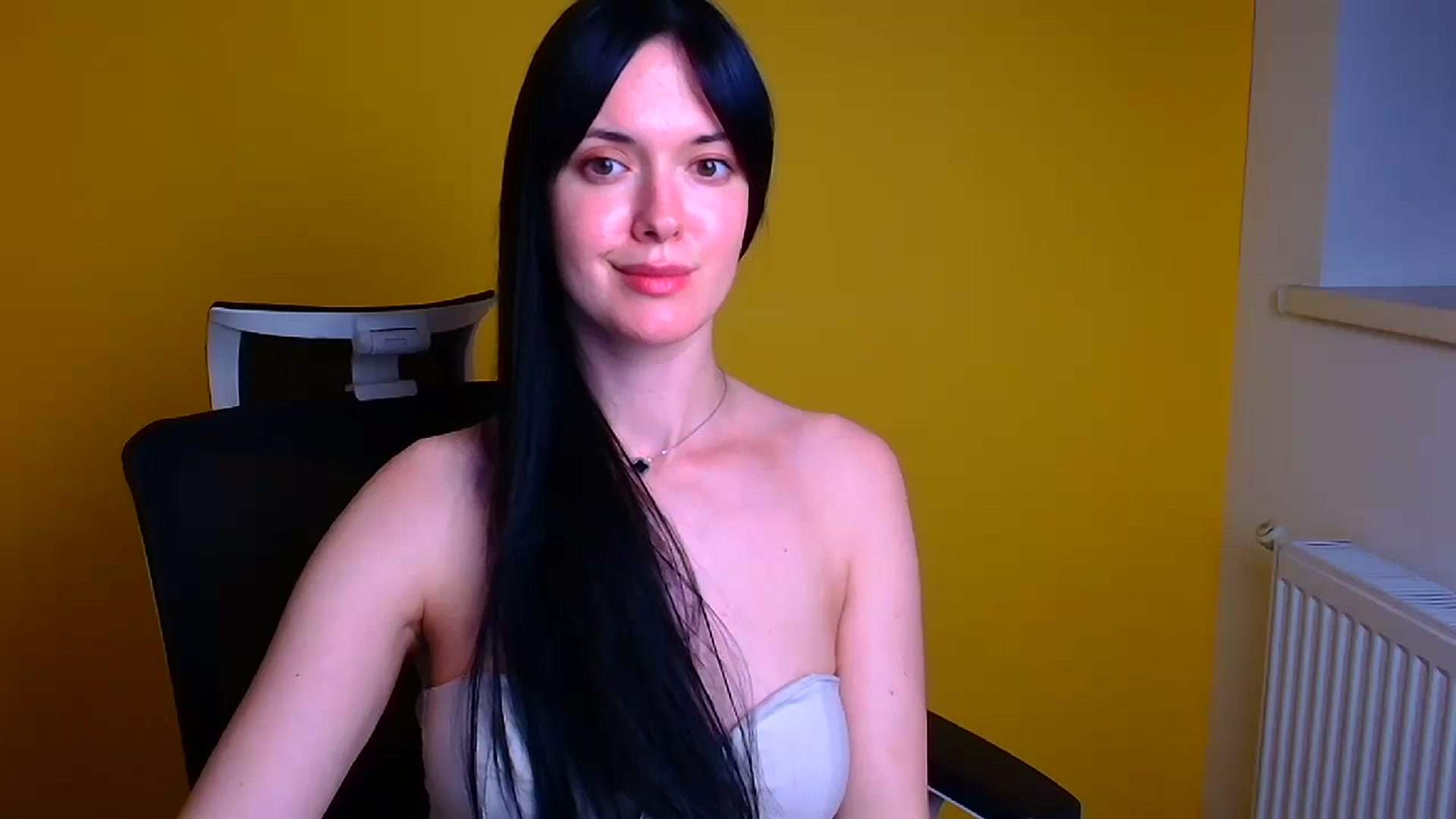 Gallery image thumbnail from Black_Red's myfreecams stream on, 05/10/2024, 15:52 image 16 of 20