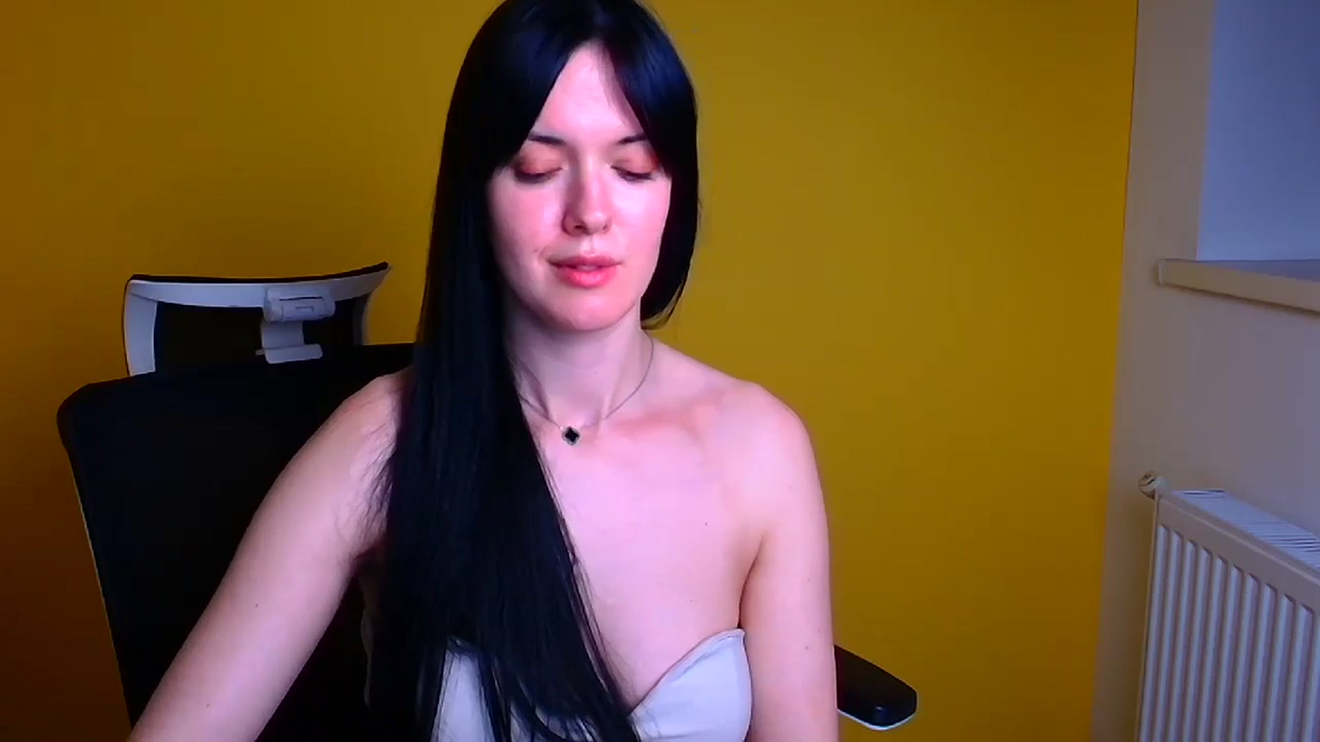 Gallery image thumbnail from Black_Red's myfreecams stream on, 05/10/2024, 15:52 image 20 of 20