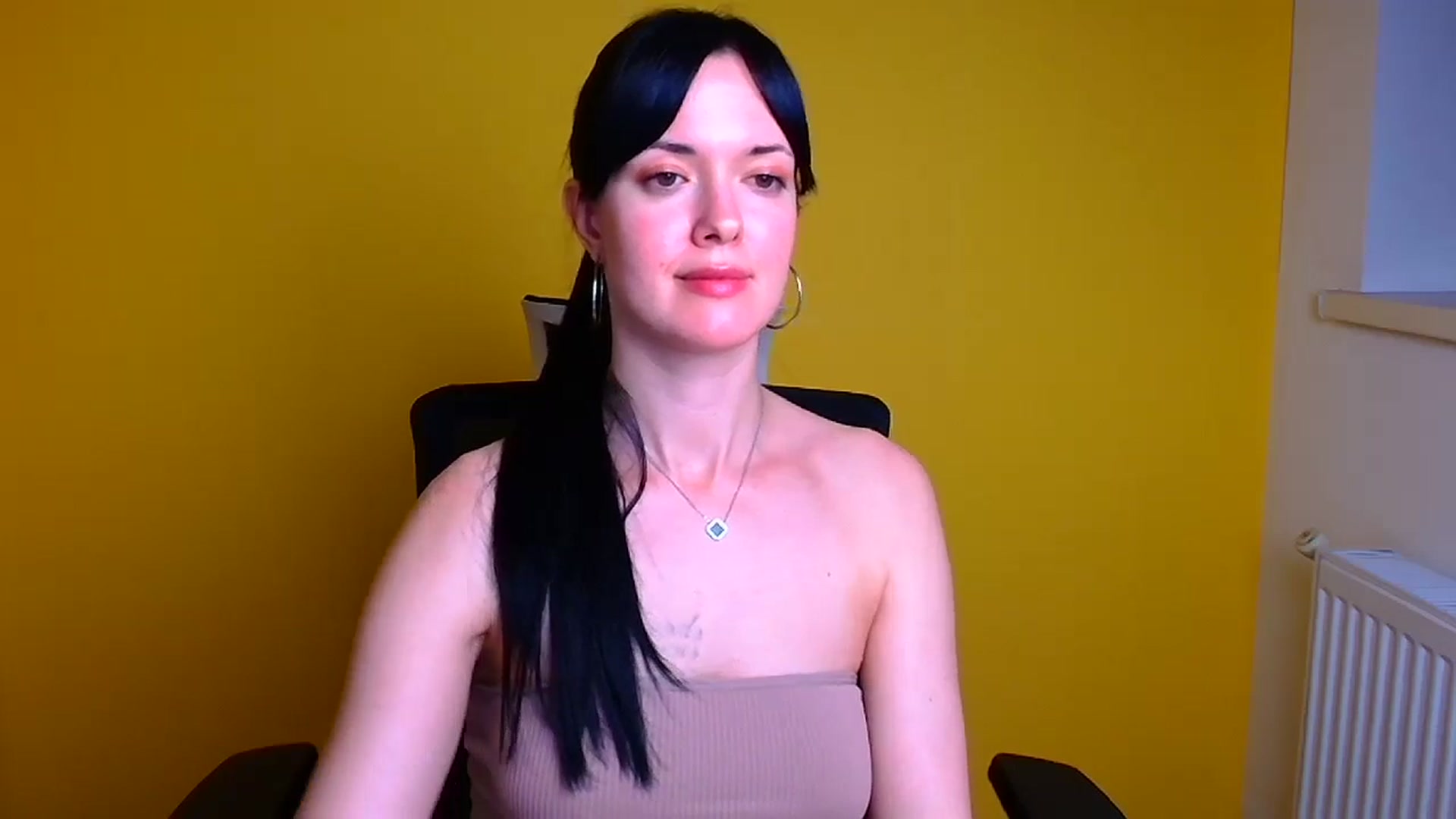 Gallery image thumbnail from Black_Red's myfreecams stream on, 05/11/2024, 10:40 image 9 of 20