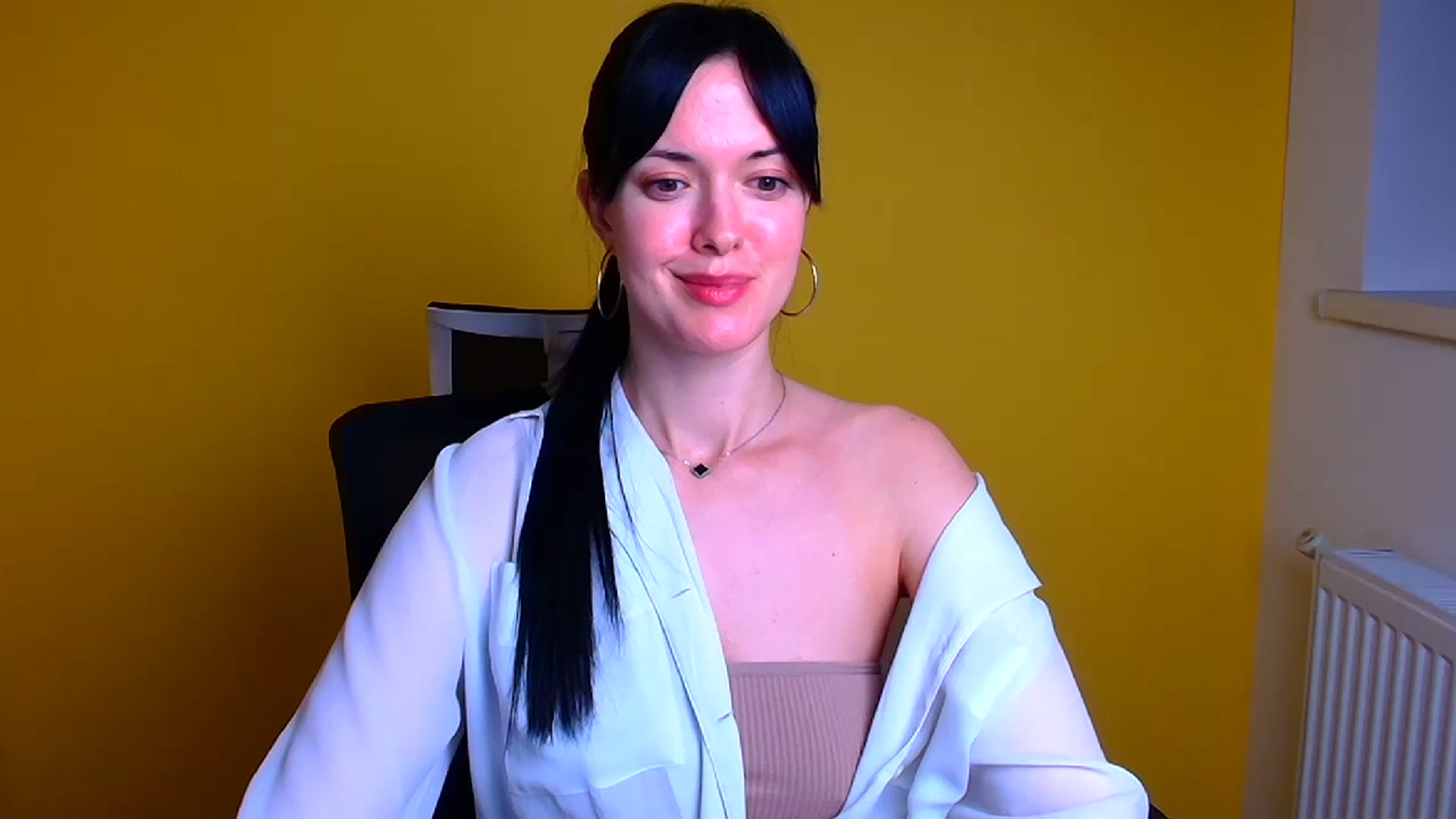 Gallery image thumbnail from Black_Red's myfreecams stream on, 05/11/2024, 10:40 image 5 of 20