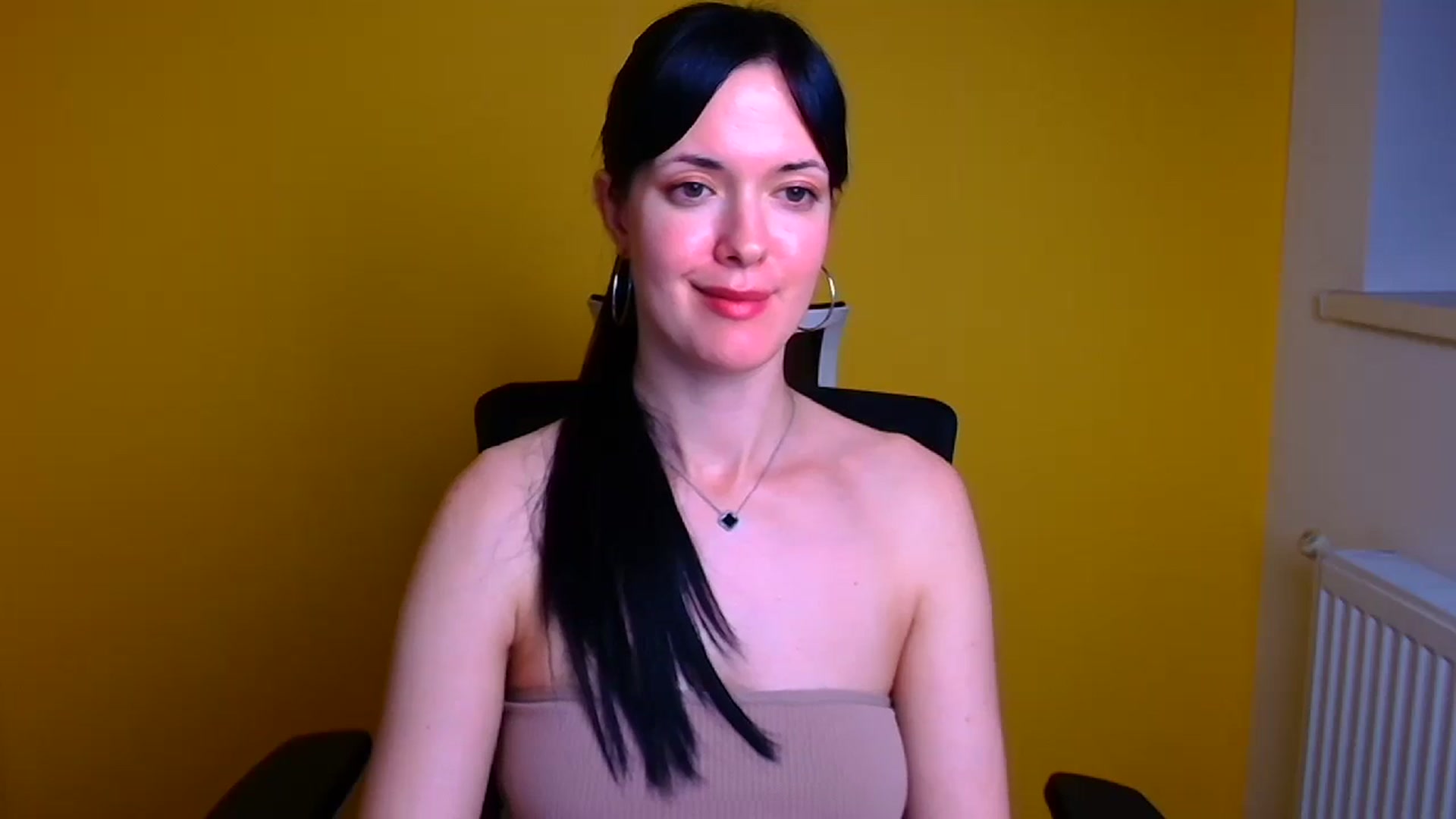 Gallery image thumbnail from Black_Red's myfreecams stream on, 05/11/2024, 10:40 image 13 of 20