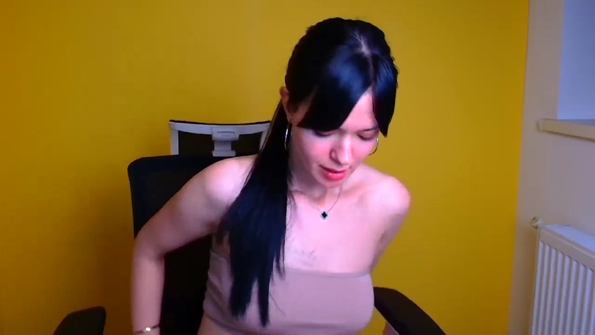 Gallery image thumbnail from Black_Red's myfreecams stream on, 05/11/2024, 10:40 image 12 of 20