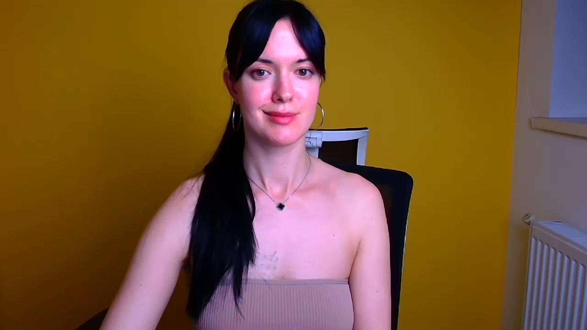 Gallery image thumbnail from Black_Red's myfreecams stream on, 05/11/2024, 10:40 image 20 of 20