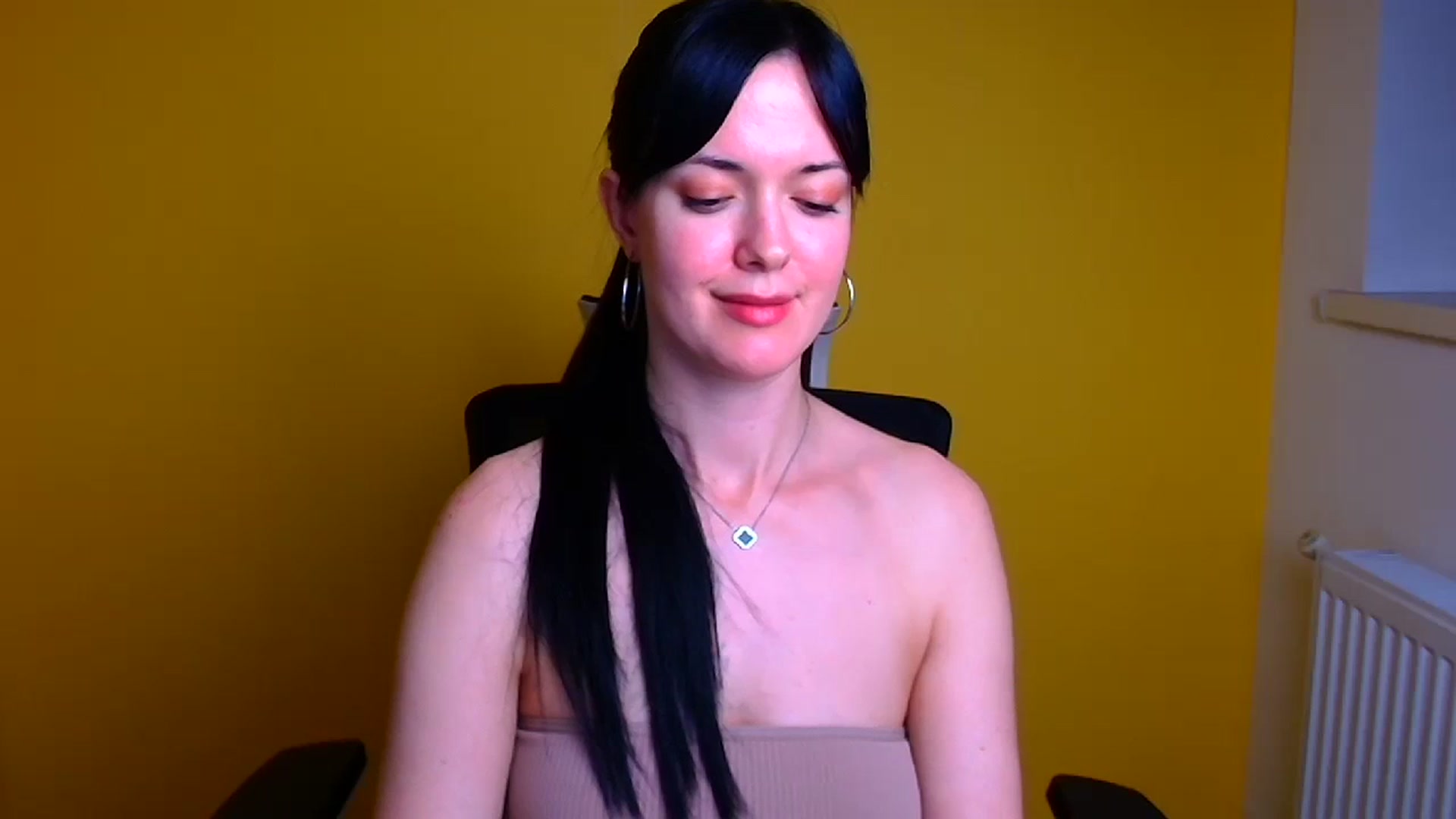 Gallery image thumbnail from Black_Red's myfreecams stream on, 05/11/2024, 10:40 image 15 of 20