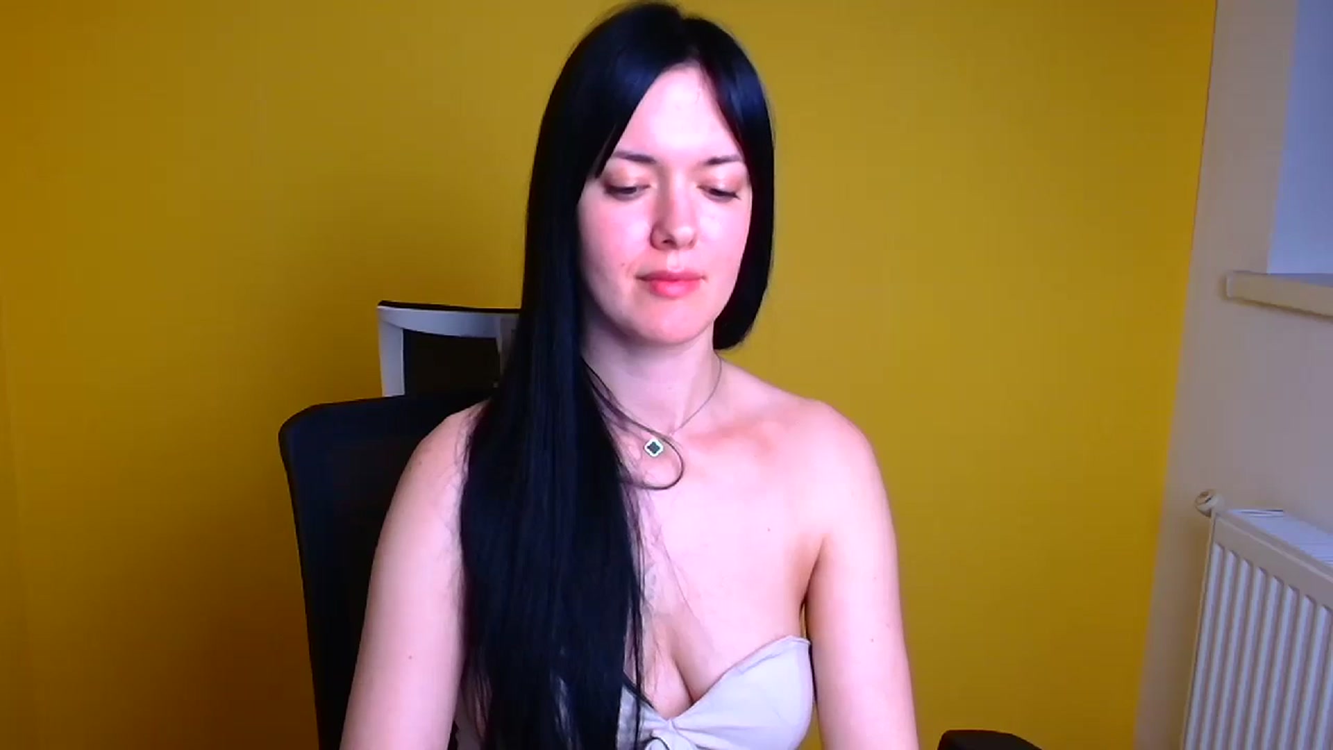 Gallery image thumbnail from Black_Red's myfreecams stream on, 05/12/2024, 09:39 image 7 of 20