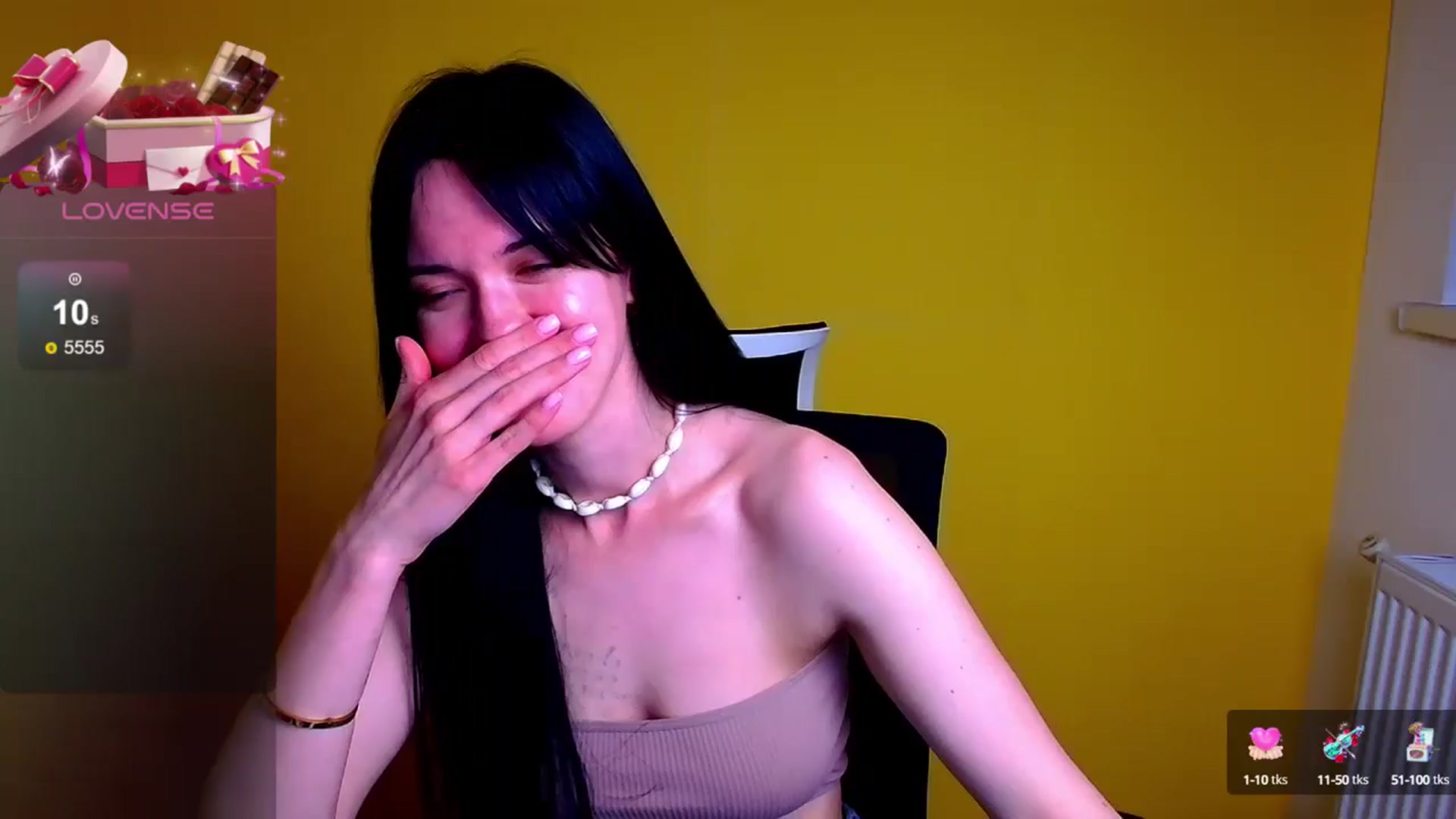 Gallery image thumbnail from Black_Red's myfreecams stream on, 05/17/2024, 16:56 image 1 of 20