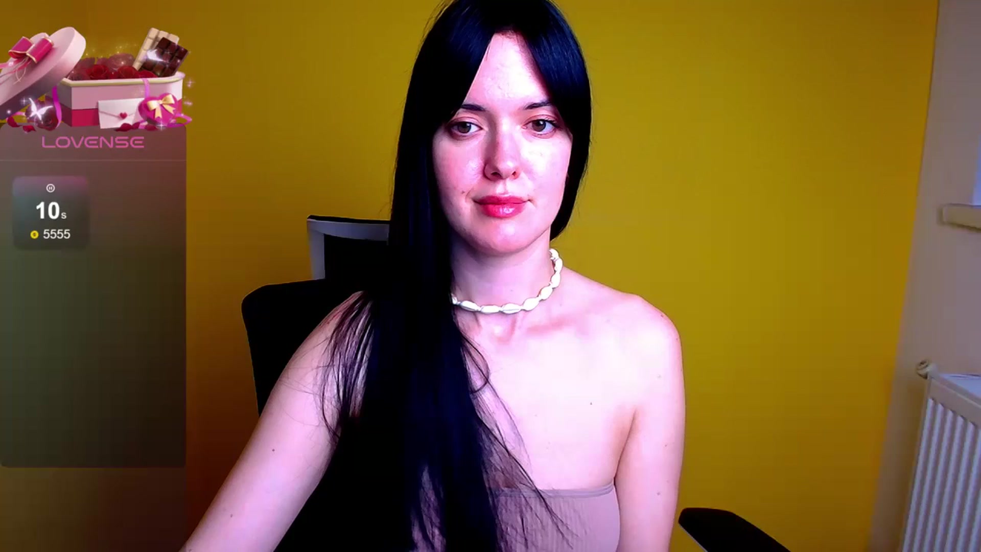 Gallery image thumbnail from Black_Red's myfreecams stream on, 05/17/2024, 16:56 image 16 of 20