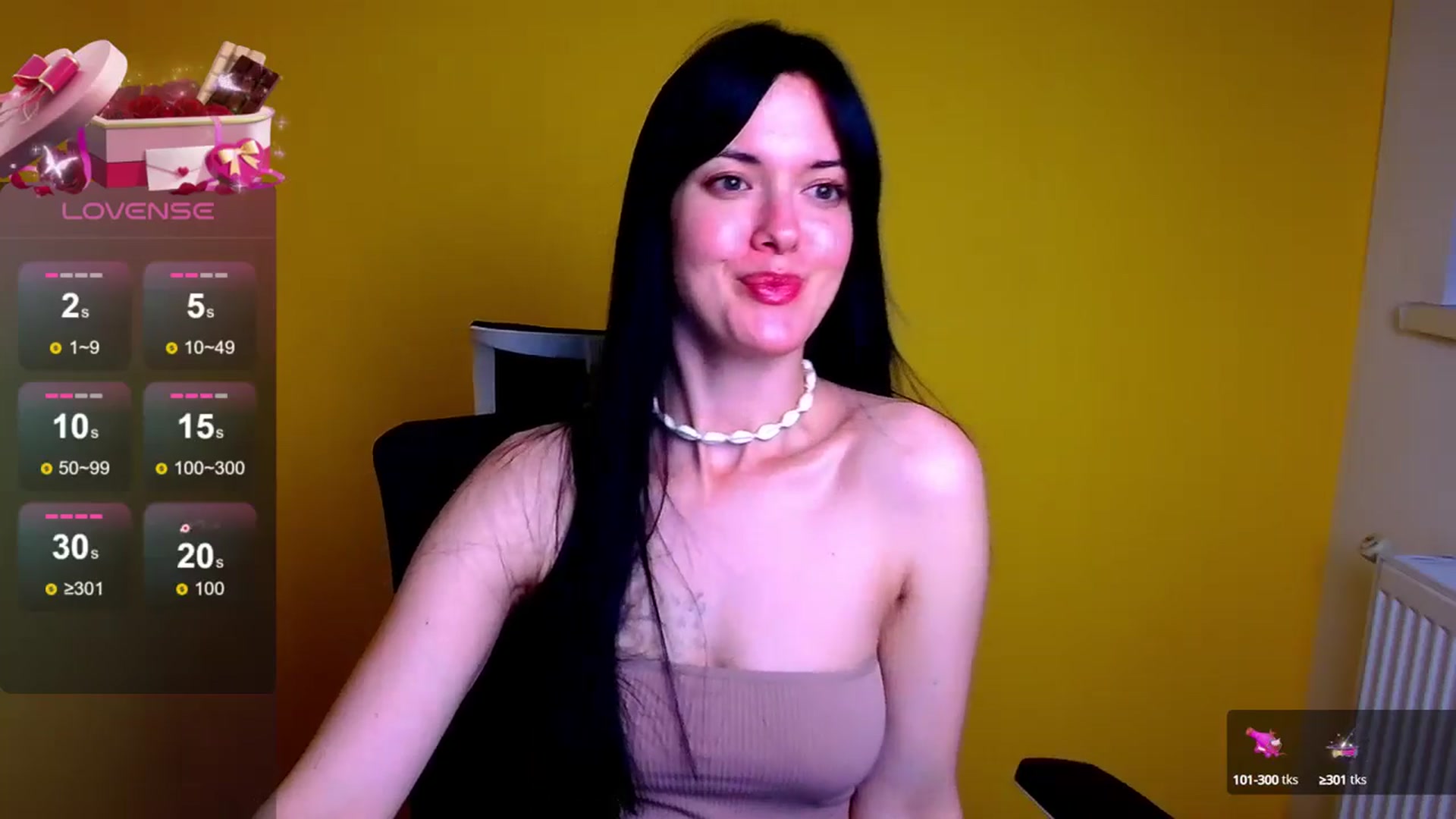 Gallery image thumbnail from Black_Red's myfreecams stream on, 05/17/2024, 16:56 image 10 of 20