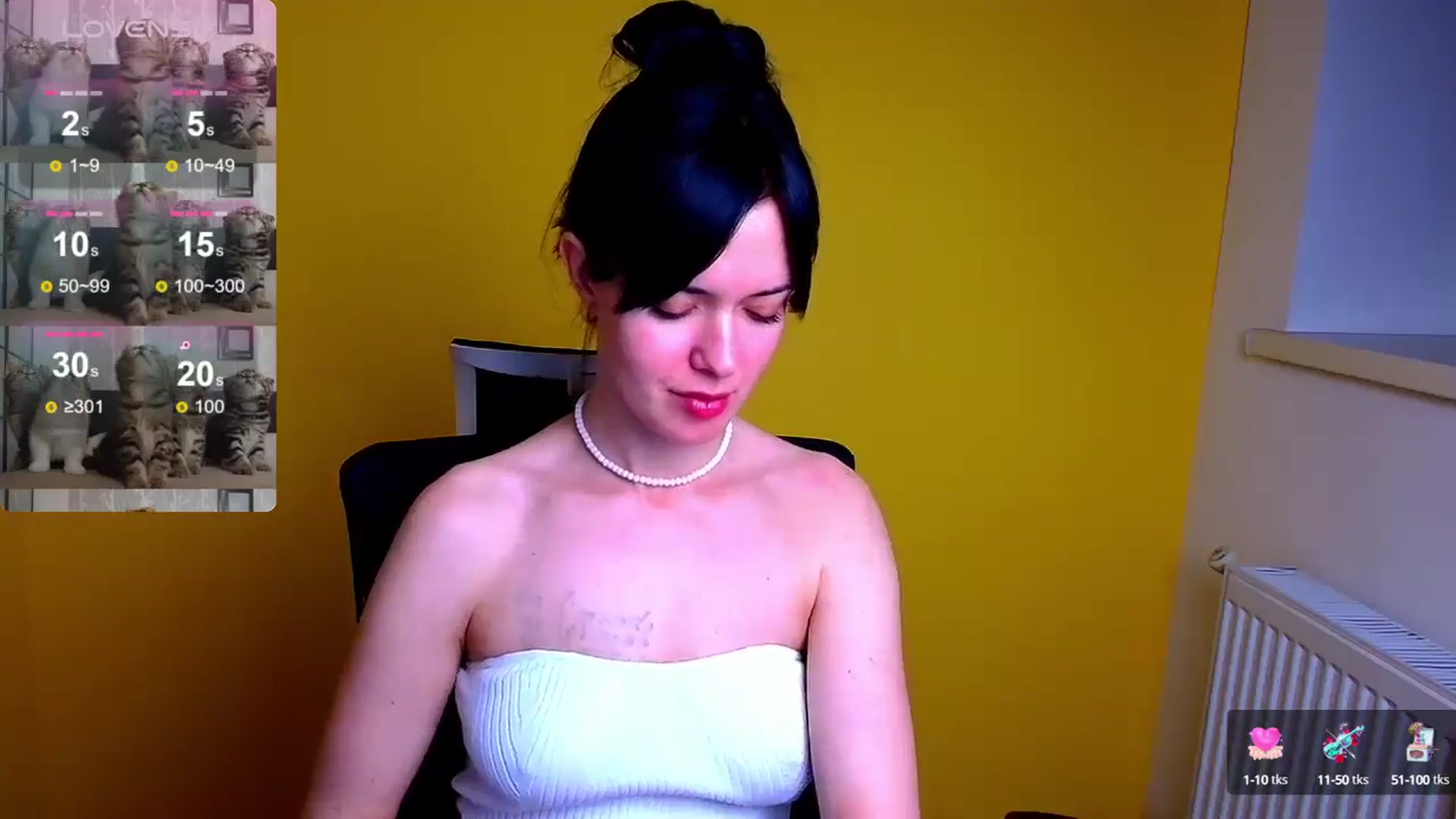 Gallery image thumbnail from Black_Red's myfreecams stream on, 05/19/2024, 08:51 image 11 of 20