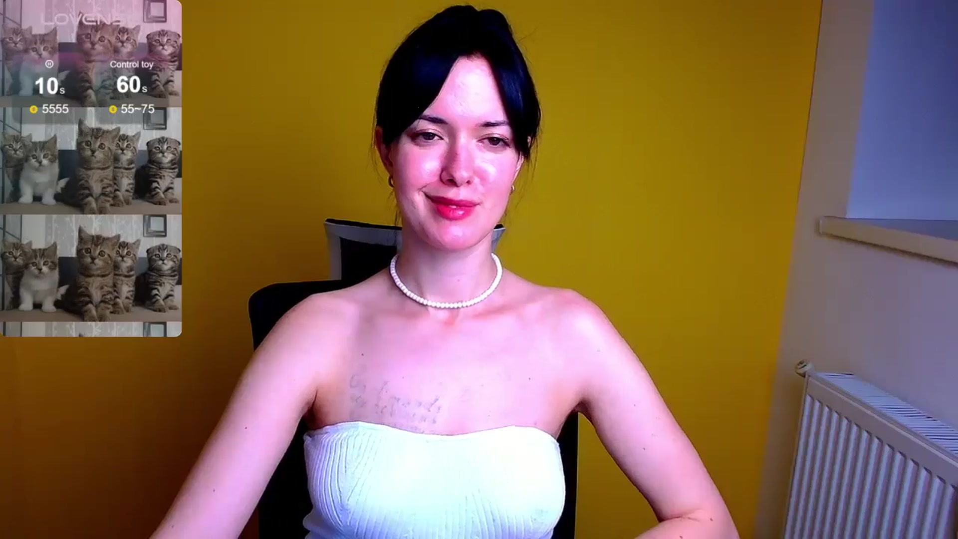 Gallery image thumbnail from Black_Red's myfreecams stream on, 05/19/2024, 08:51 image 15 of 20