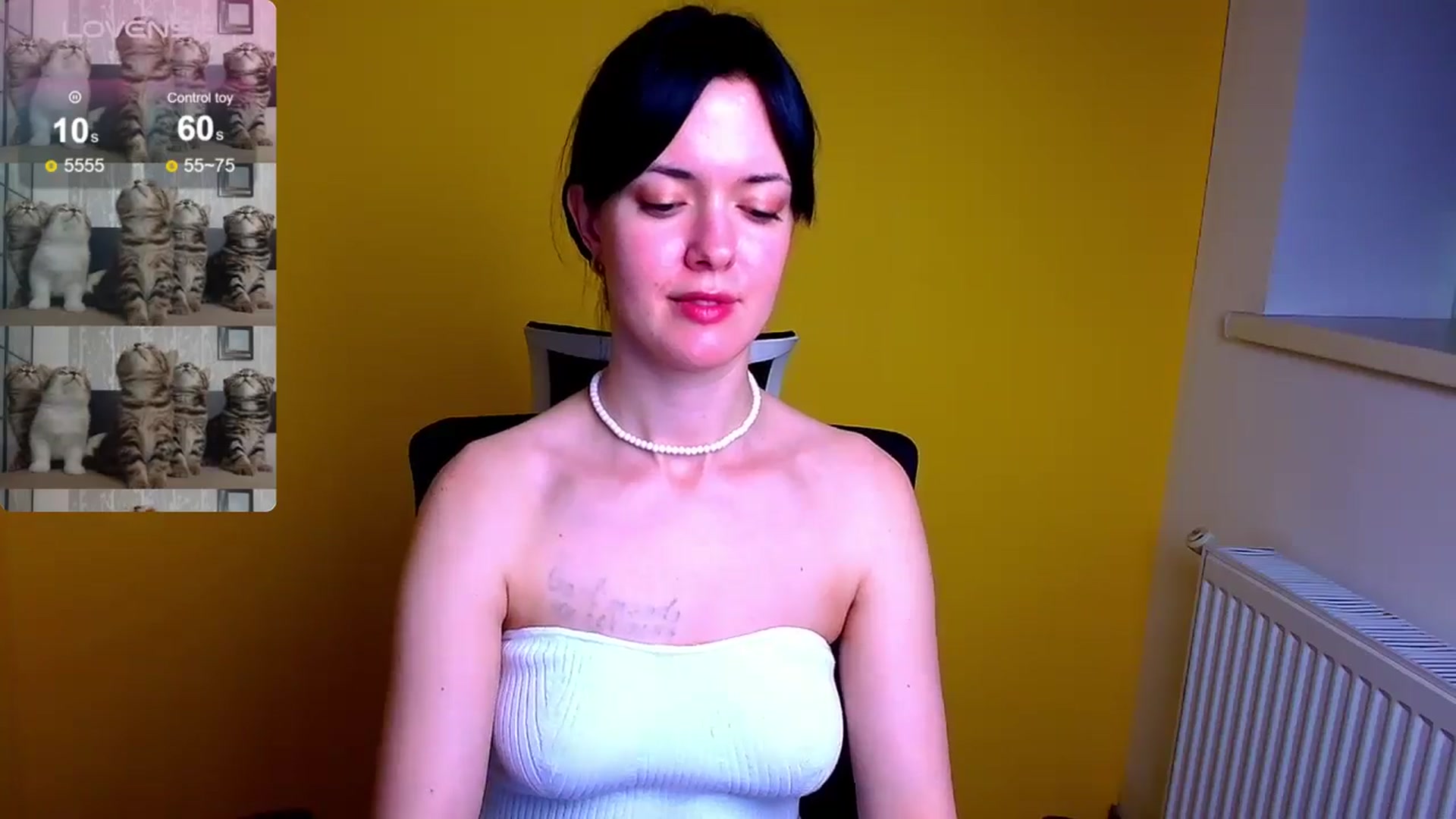 Gallery image thumbnail from Black_Red's myfreecams stream on, 05/19/2024, 09:25 image 11 of 20