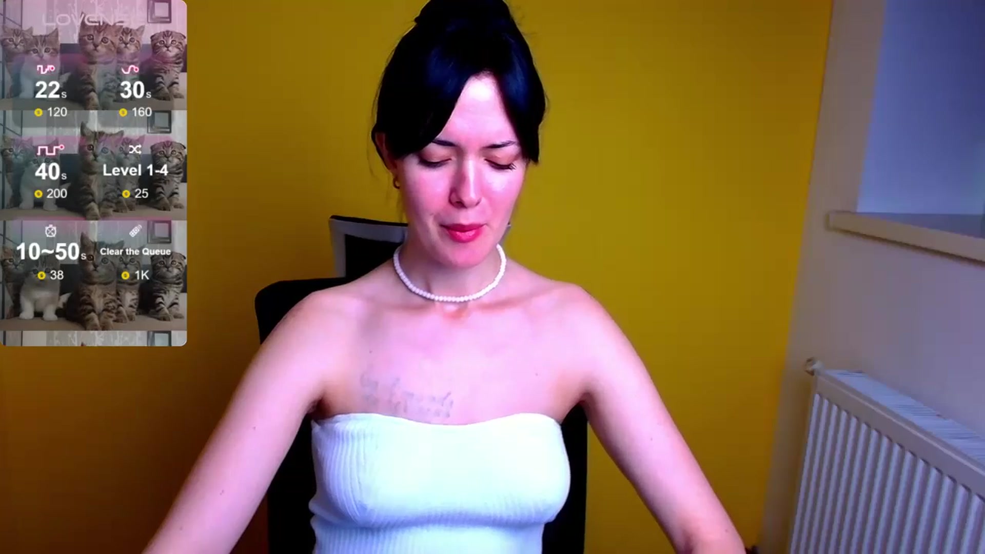 Gallery image thumbnail from Black_Red's myfreecams stream on, 05/19/2024, 09:25 image 13 of 20