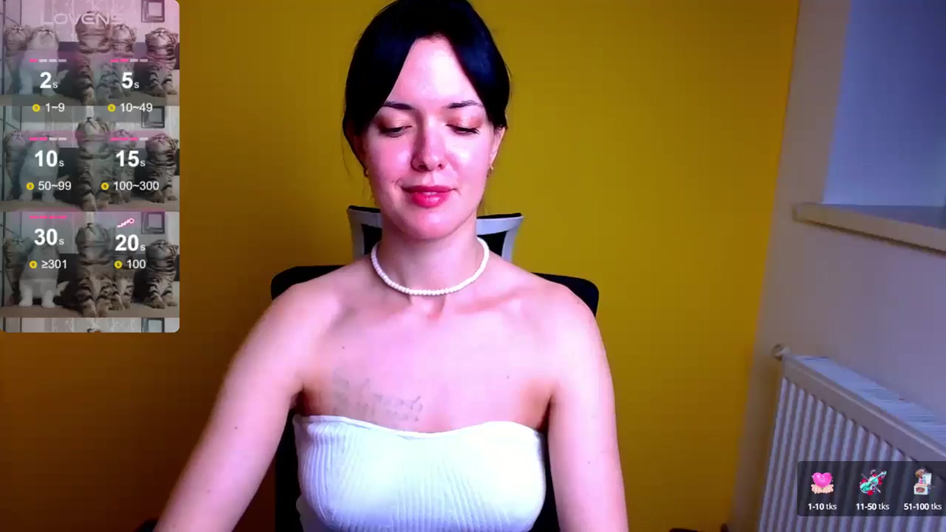 Gallery image thumbnail from Black_Red's myfreecams stream on, 05/19/2024, 09:25 image 15 of 20
