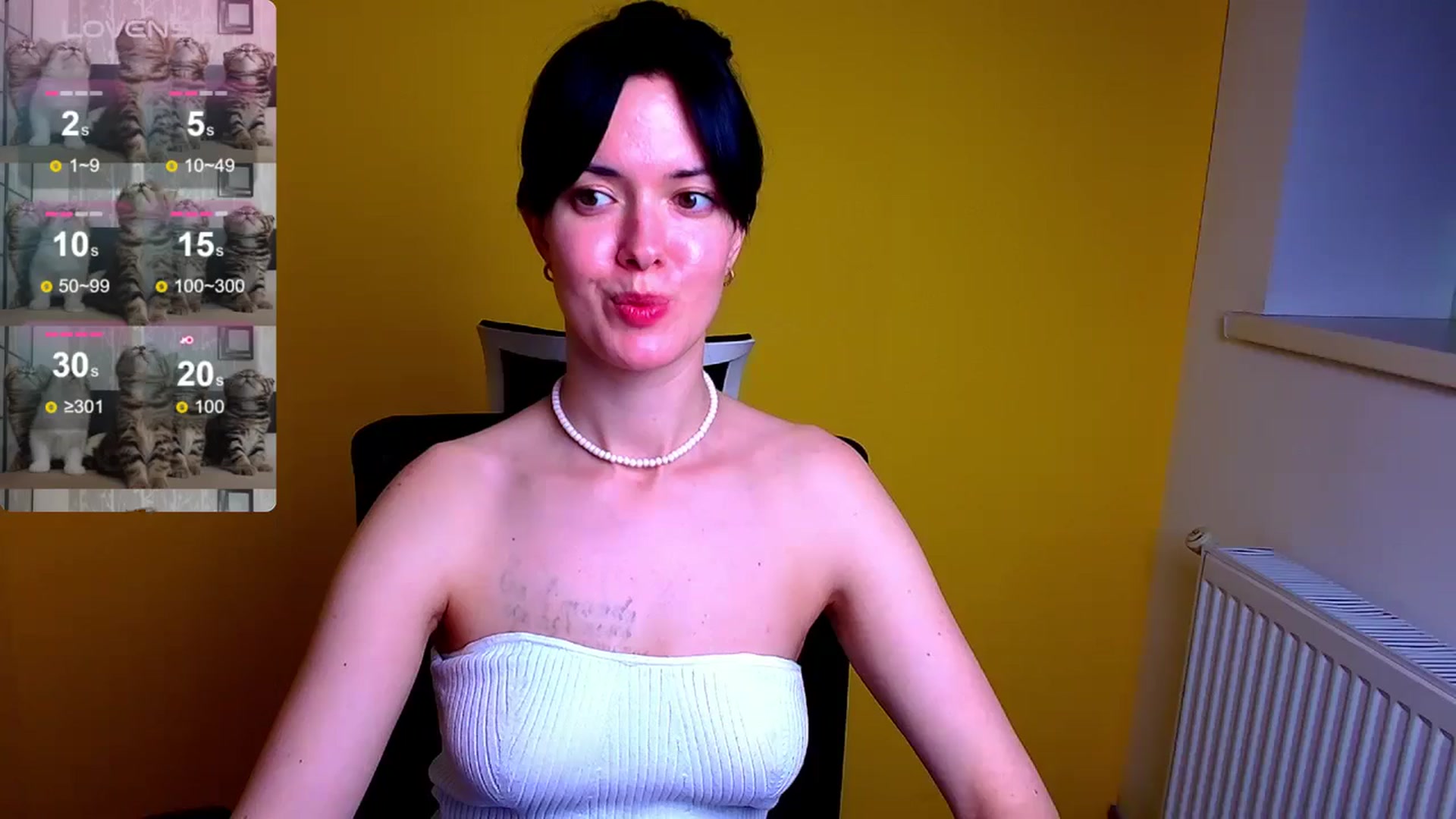Gallery image thumbnail from Black_Red's myfreecams stream on, 05/19/2024, 09:51 image 12 of 20