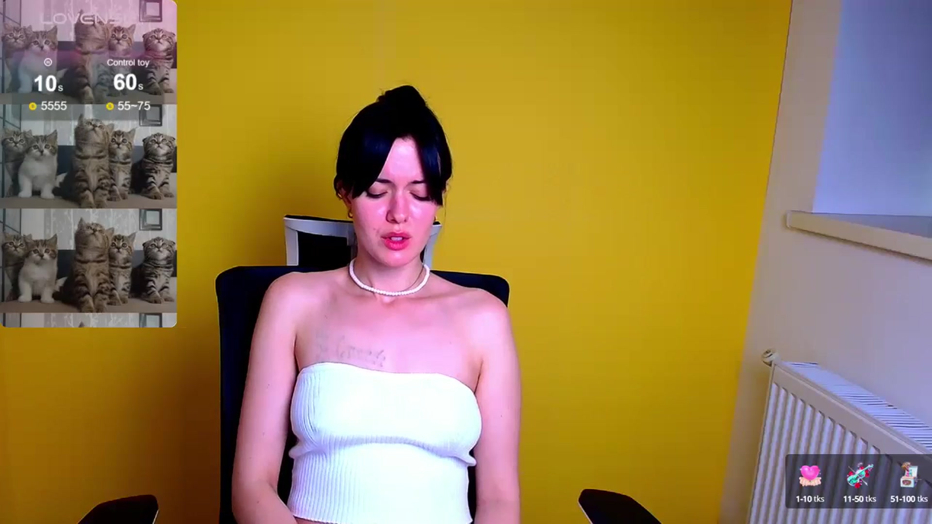 Gallery image thumbnail from Black_Red's myfreecams stream on, 05/19/2024, 13:00 image 16 of 20