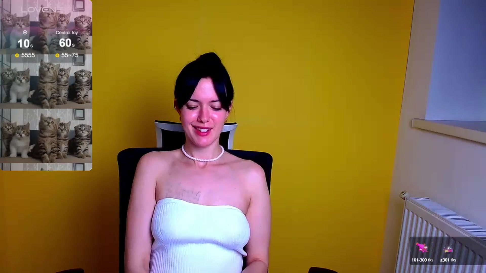 Gallery image thumbnail from Black_Red's myfreecams stream on, 05/19/2024, 13:00 image 11 of 20