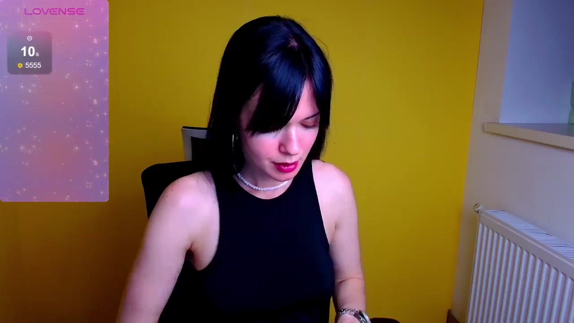 Gallery image thumbnail from Black_Red's myfreecams stream on, 05/26/2024, 18:35 image 3 of 20