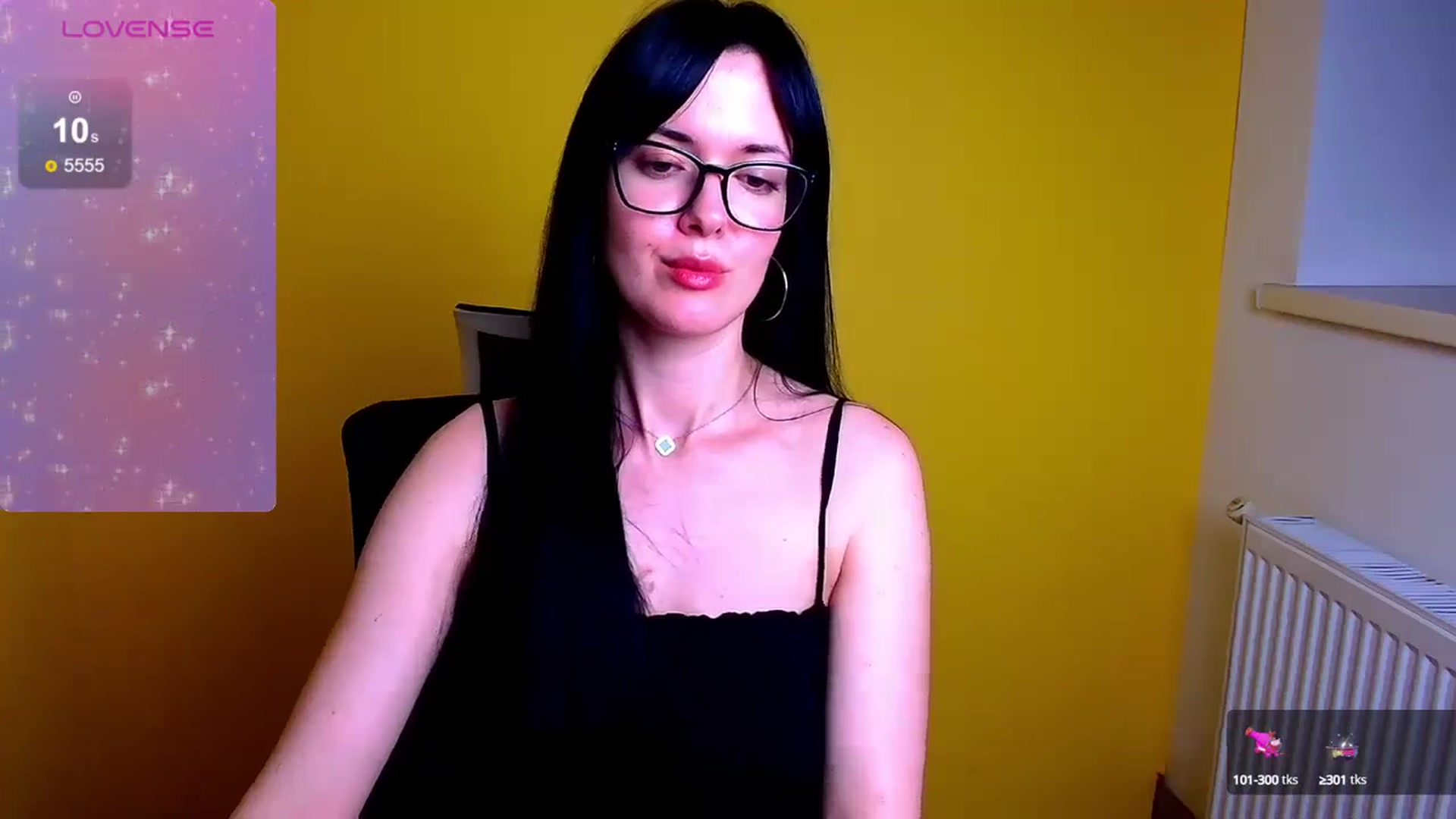 Gallery image thumbnail from Black_Red's myfreecams stream on, 06/17/2024, 18:37 image 11 of 20