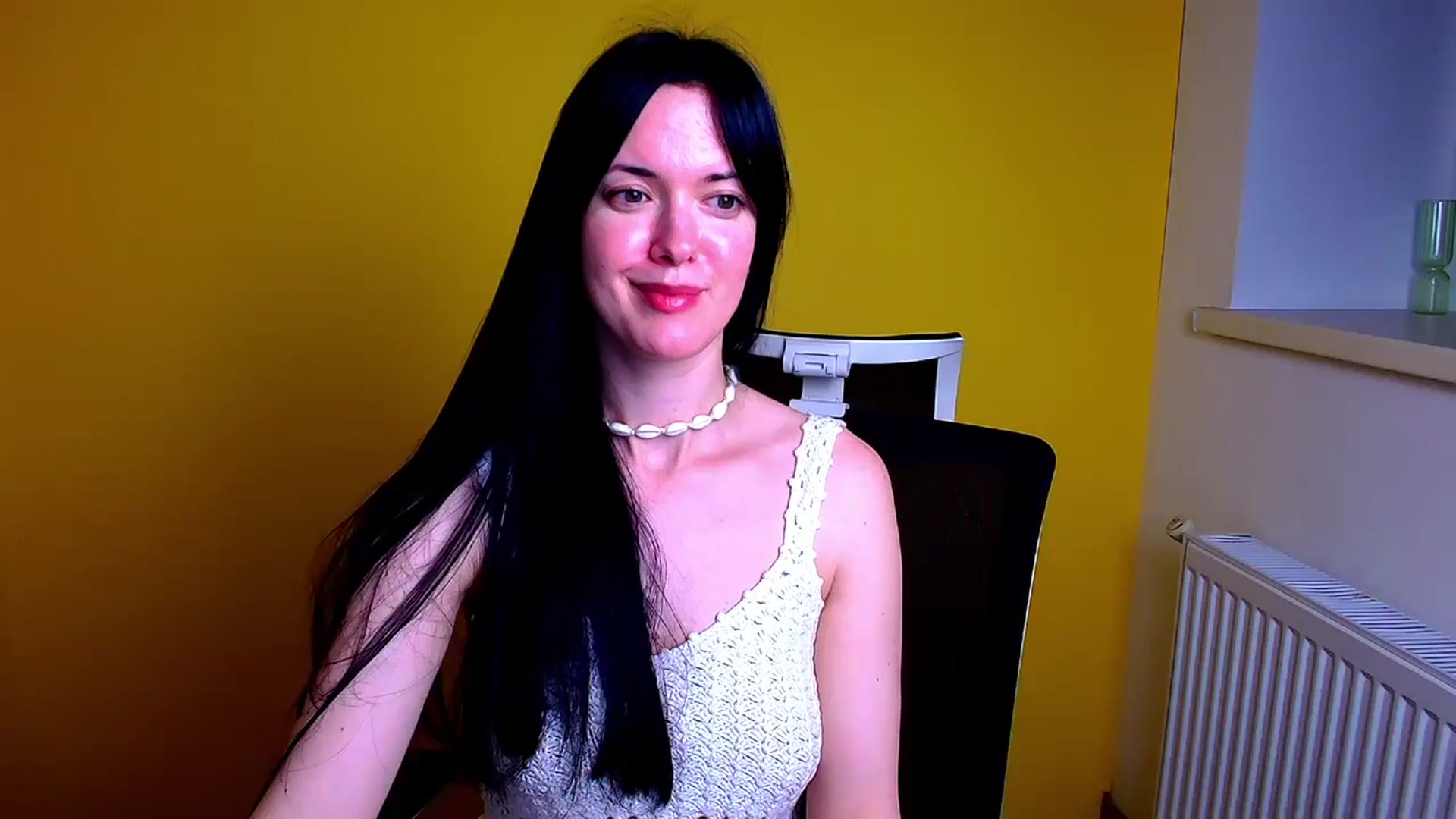 Gallery image thumbnail from Black_Red's myfreecams stream on, 06/22/2024, 10:21 image 14 of 20