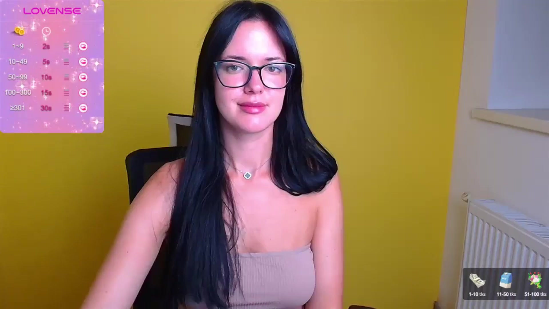 Gallery image thumbnail from Black_Red's myfreecams stream on, 08/13/2024, 12:24 image 16 of 20