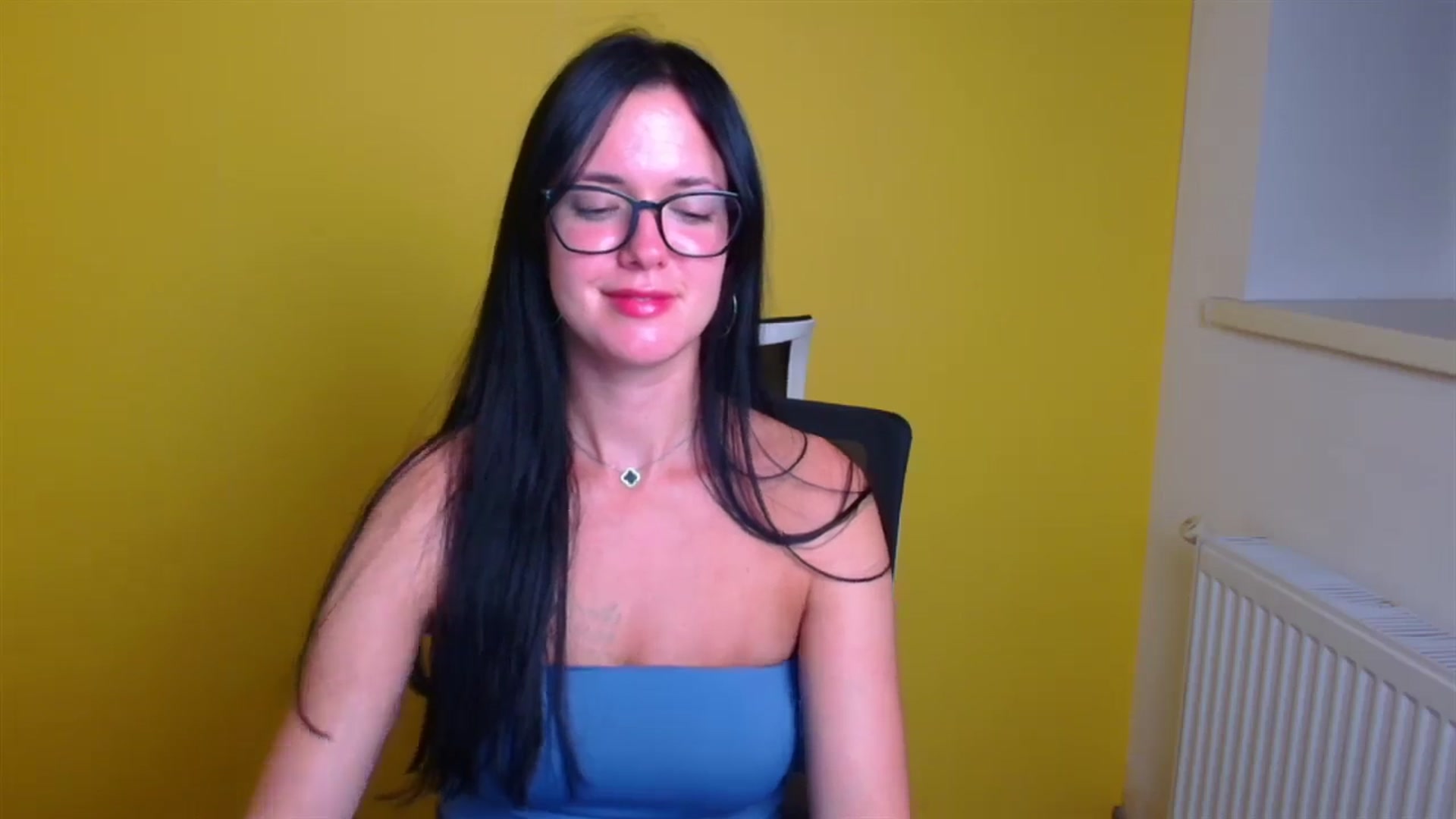 Gallery image thumbnail from Black_Red's myfreecams stream on, 08/15/2024, 24:49 image 12 of 20