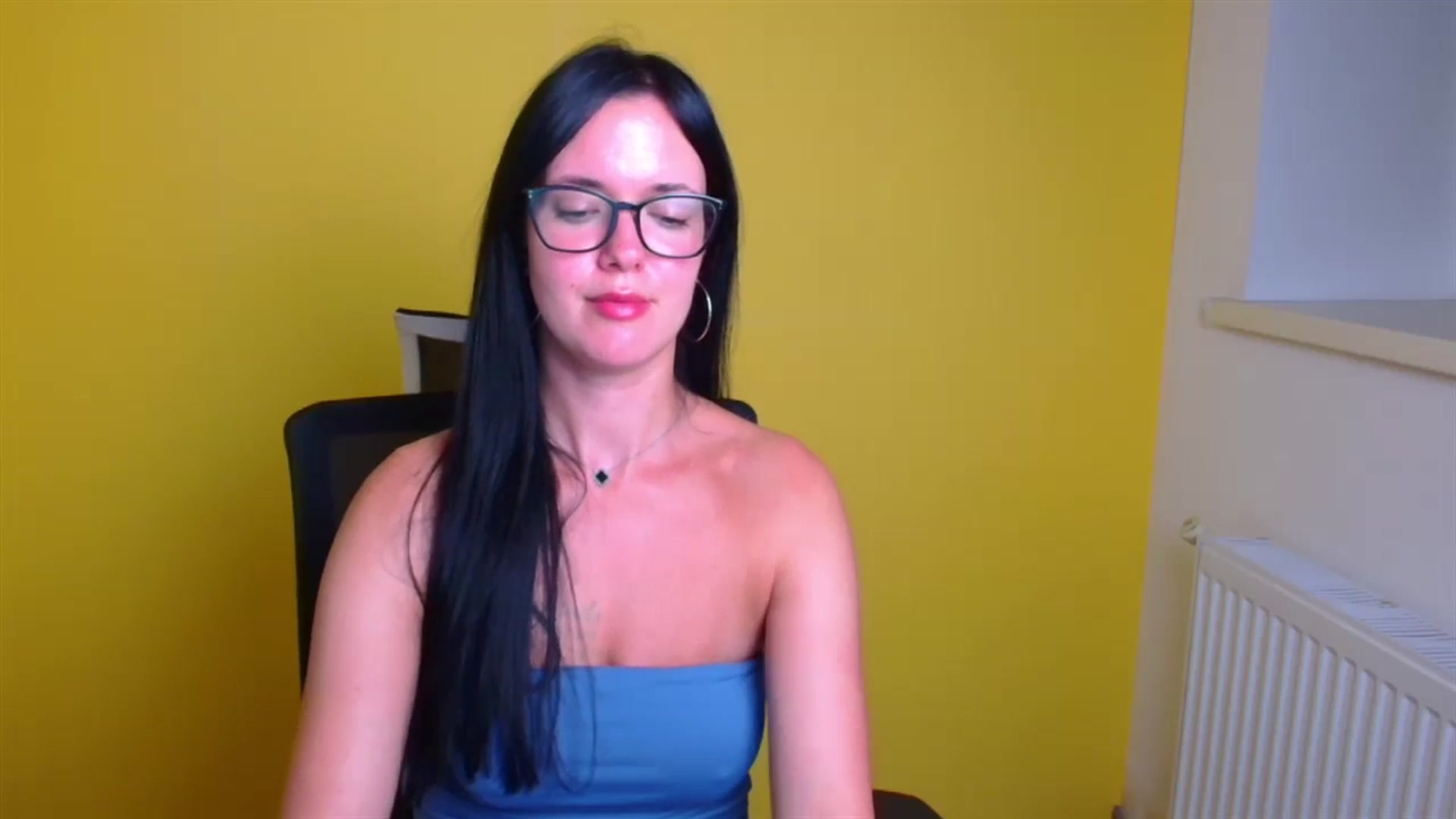 Gallery image thumbnail from Black_Red's myfreecams stream on, 08/15/2024, 01:21 image 3 of 20