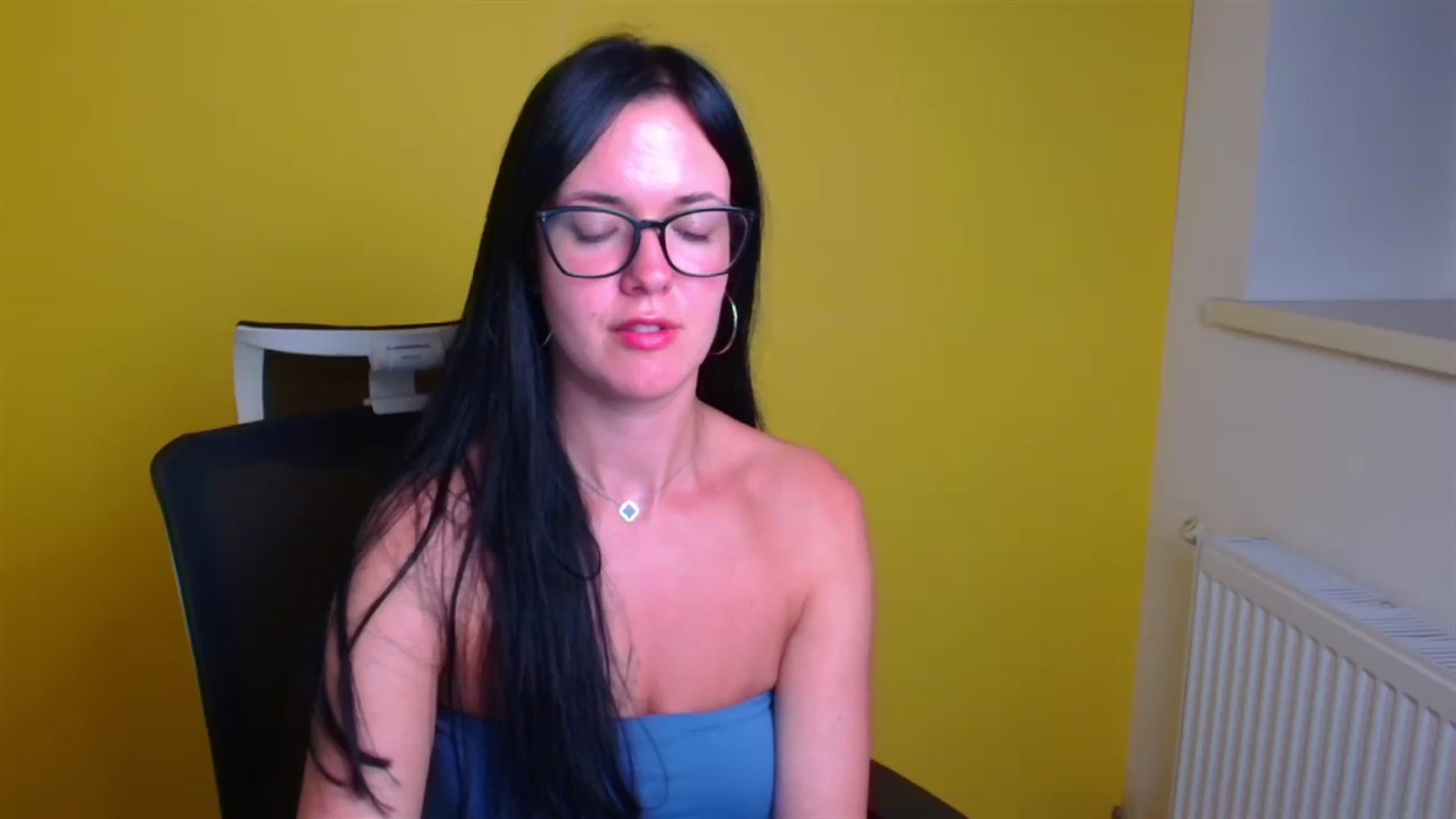 Gallery image thumbnail from Black_Red's myfreecams stream on, 08/15/2024, 01:21 image 12 of 20