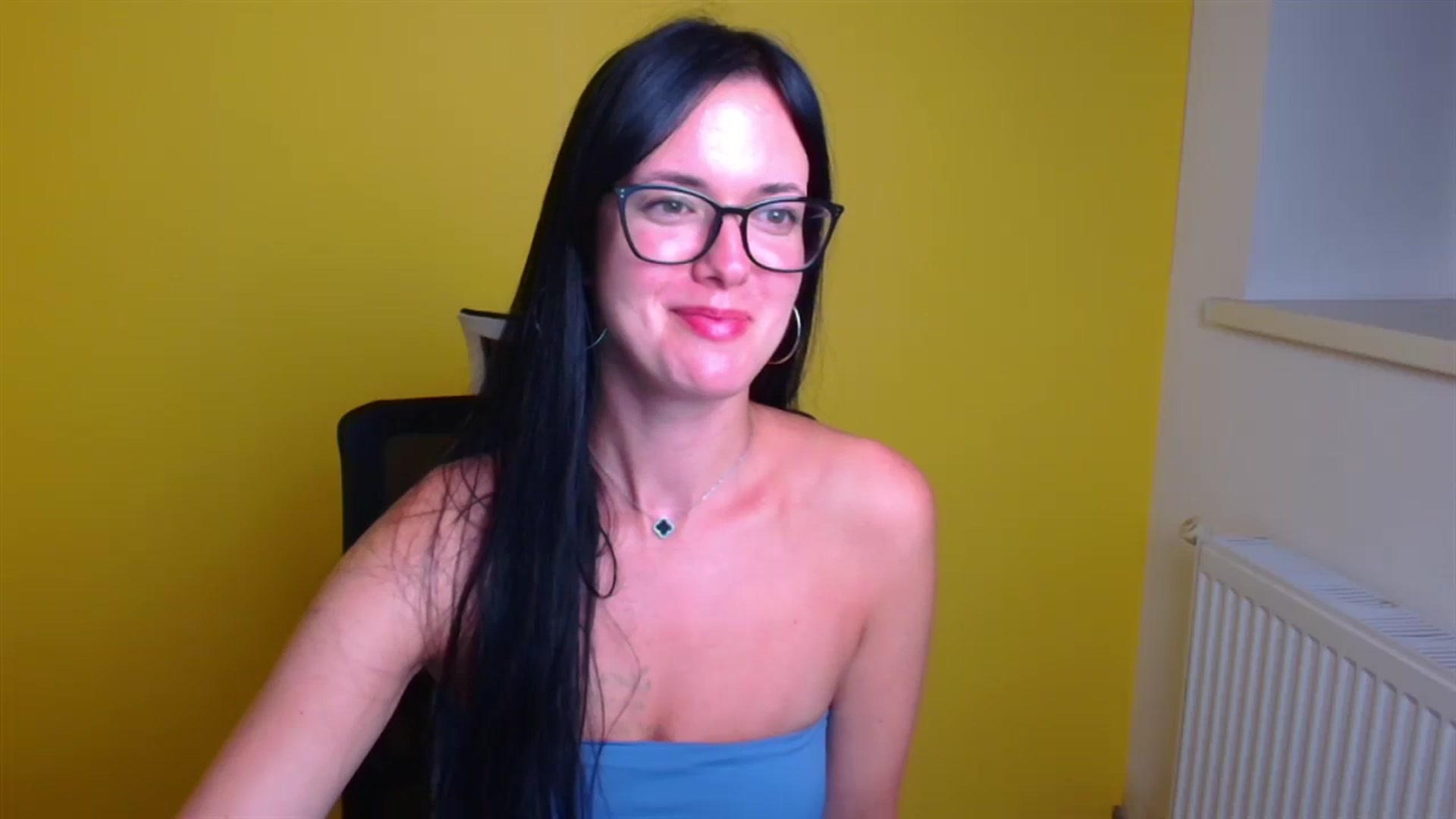Gallery image thumbnail from Black_Red's myfreecams stream on, 08/15/2024, 01:21 image 15 of 20