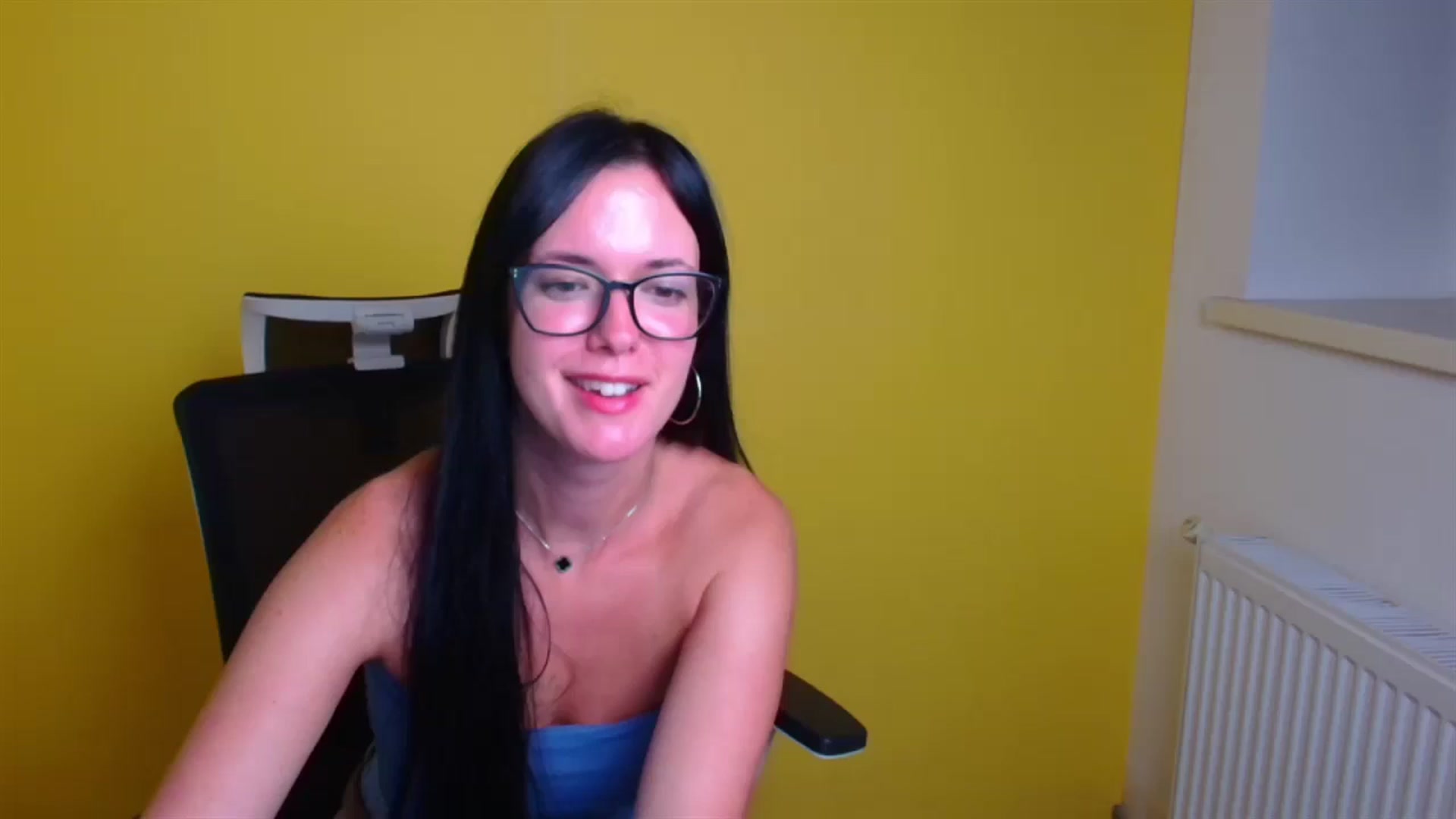 Gallery image thumbnail from Black_Red's myfreecams stream on, 08/15/2024, 01:21 image 19 of 20