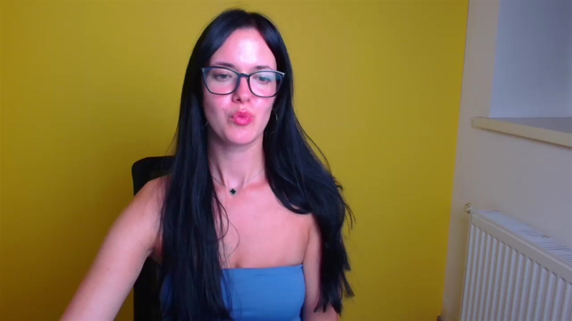 Gallery image thumbnail from Black_Red's myfreecams stream on, 08/15/2024, 01:21 image 17 of 20