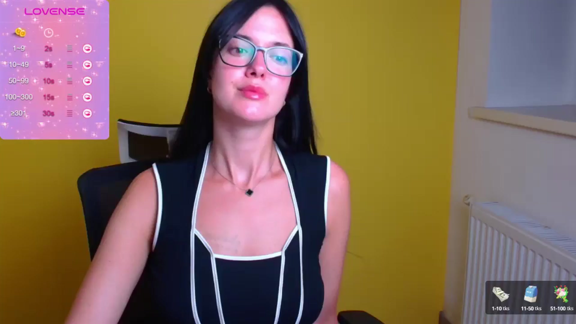 Gallery image thumbnail from Black_Red's myfreecams stream on, 08/15/2024, 14:18 image 1 of 20