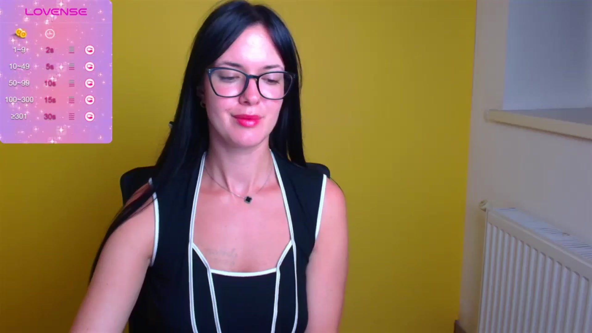 Gallery image thumbnail from Black_Red's myfreecams stream on, 08/15/2024, 14:18 image 16 of 20