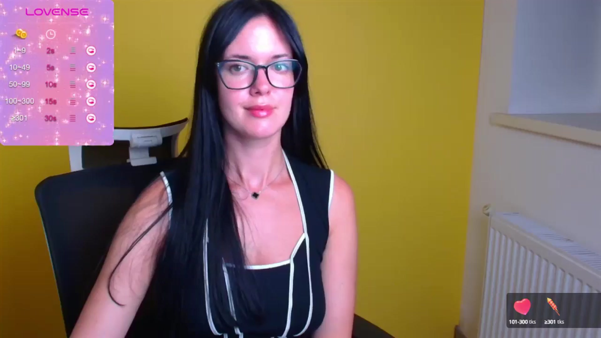 Gallery image thumbnail from Black_Red's myfreecams stream on, 08/15/2024, 16:03 image 18 of 20