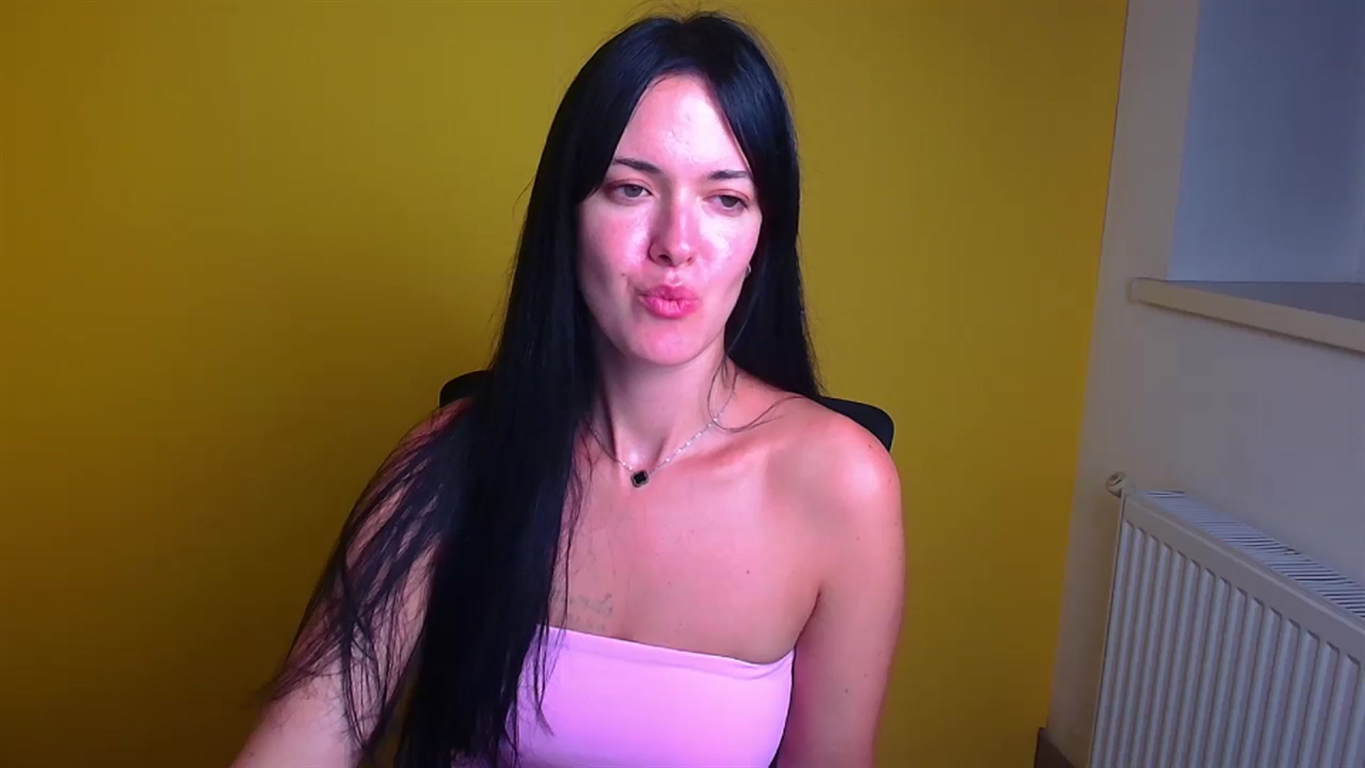 Gallery image thumbnail from Black_Red's myfreecams stream on, 08/29/2024, 14:41 image 19 of 20