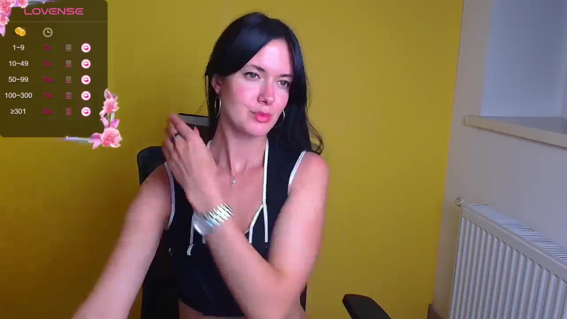 Gallery image thumbnail from Black_Red's myfreecams stream on, 09/09/2024, 18:26 image 16 of 20