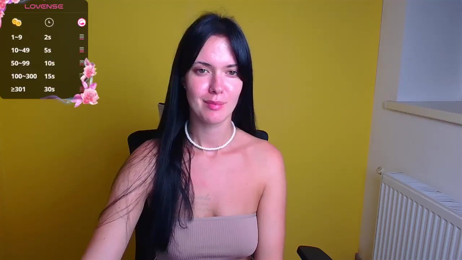 Gallery image thumbnail from Black_Red's myfreecams stream on, 09/14/2024, 14:47 image 12 of 20