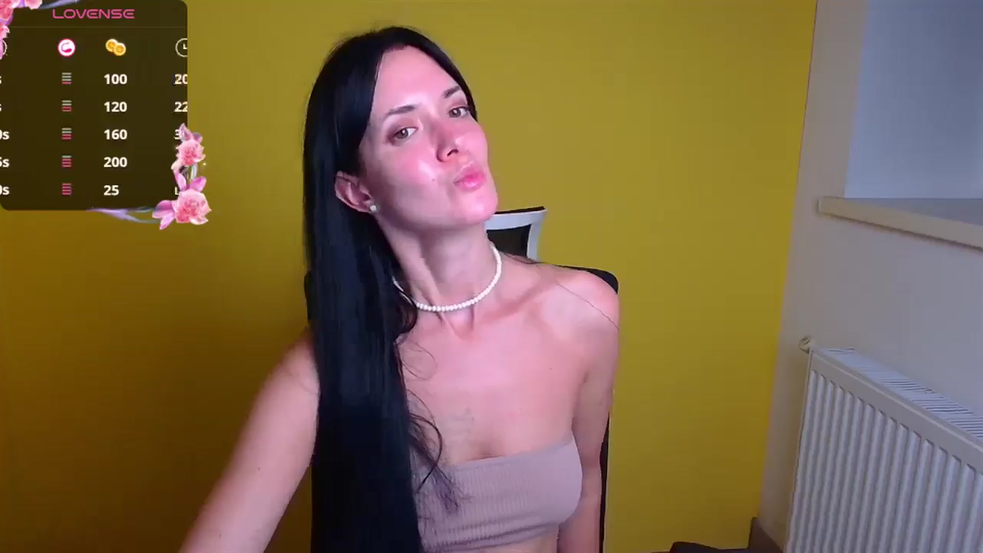 Gallery image thumbnail from Black_Red's myfreecams stream on, 09/14/2024, 17:41 image 11 of 20